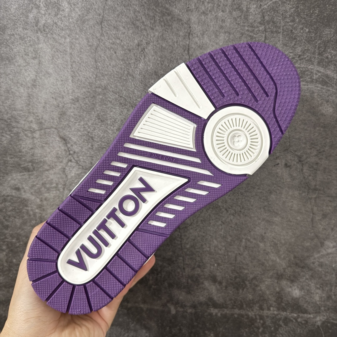 图片[9]-【YS纯原】LOUIS VUITTON 路易威登 LV Trainer 顶货芯片代购版本 原版购入开发 ✦ 光滑牛皮革描绘Monogram图案，复古篮球灵感启发 ✦ #54标识追溯品牌诞生的1854年，细节满载 ✦ 原版定制进口头层牛皮鞋面，质感在线 ✦ 原版定制透气网里，清爽不闷脚 ✦ 原版开模防滑T材质大底，耐磨稳定 ✦ 底厚3CM，自然增高不笨重 ✦ 配送精美包装，零瑕疵工艺 尺码：39-45-选品中心