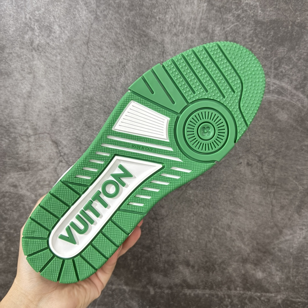图片[9]-【YS纯原】LOUIS VUITTON 路易威登 LV Trainer 顶货芯片代购版本 原版购入开发 ✦ 光滑牛皮革描绘Monogram图案，复古篮球灵感启发 ✦ #54标识追溯品牌诞生的1854年，细节满载 ✦ 原版定制进口头层牛皮鞋面，质感在线 ✦ 原版定制透气网里，清爽不闷脚 ✦ 原版开模防滑T材质大底，耐磨稳定 ✦ 底厚3CM，自然增高不笨重 ✦ 配送精美包装，零瑕疵工艺 尺码：39-45-选品中心