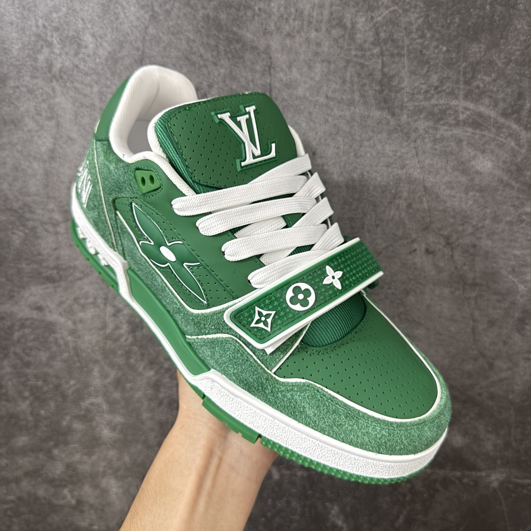 图片[3]-【YS纯原】LOUIS VUITTON 路易威登 LV Trainer 顶货芯片代购版本 原版购入开发 ✦ 光滑牛皮革描绘Monogram图案，复古篮球灵感启发 ✦ #54标识追溯品牌诞生的1854年，细节满载 ✦ 原版定制进口头层牛皮鞋面，质感在线 ✦ 原版定制透气网里，清爽不闷脚 ✦ 原版开模防滑T材质大底，耐磨稳定 ✦ 底厚3CM，自然增高不笨重 ✦ 配送精美包装，零瑕疵工艺 尺码：39-45-选品中心