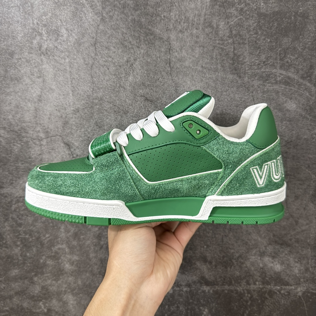 图片[2]-【YS纯原】LOUIS VUITTON 路易威登 LV Trainer 顶货芯片代购版本 原版购入开发 ✦ 光滑牛皮革描绘Monogram图案，复古篮球灵感启发 ✦ #54标识追溯品牌诞生的1854年，细节满载 ✦ 原版定制进口头层牛皮鞋面，质感在线 ✦ 原版定制透气网里，清爽不闷脚 ✦ 原版开模防滑T材质大底，耐磨稳定 ✦ 底厚3CM，自然增高不笨重 ✦ 配送精美包装，零瑕疵工艺 尺码：39-45-选品中心