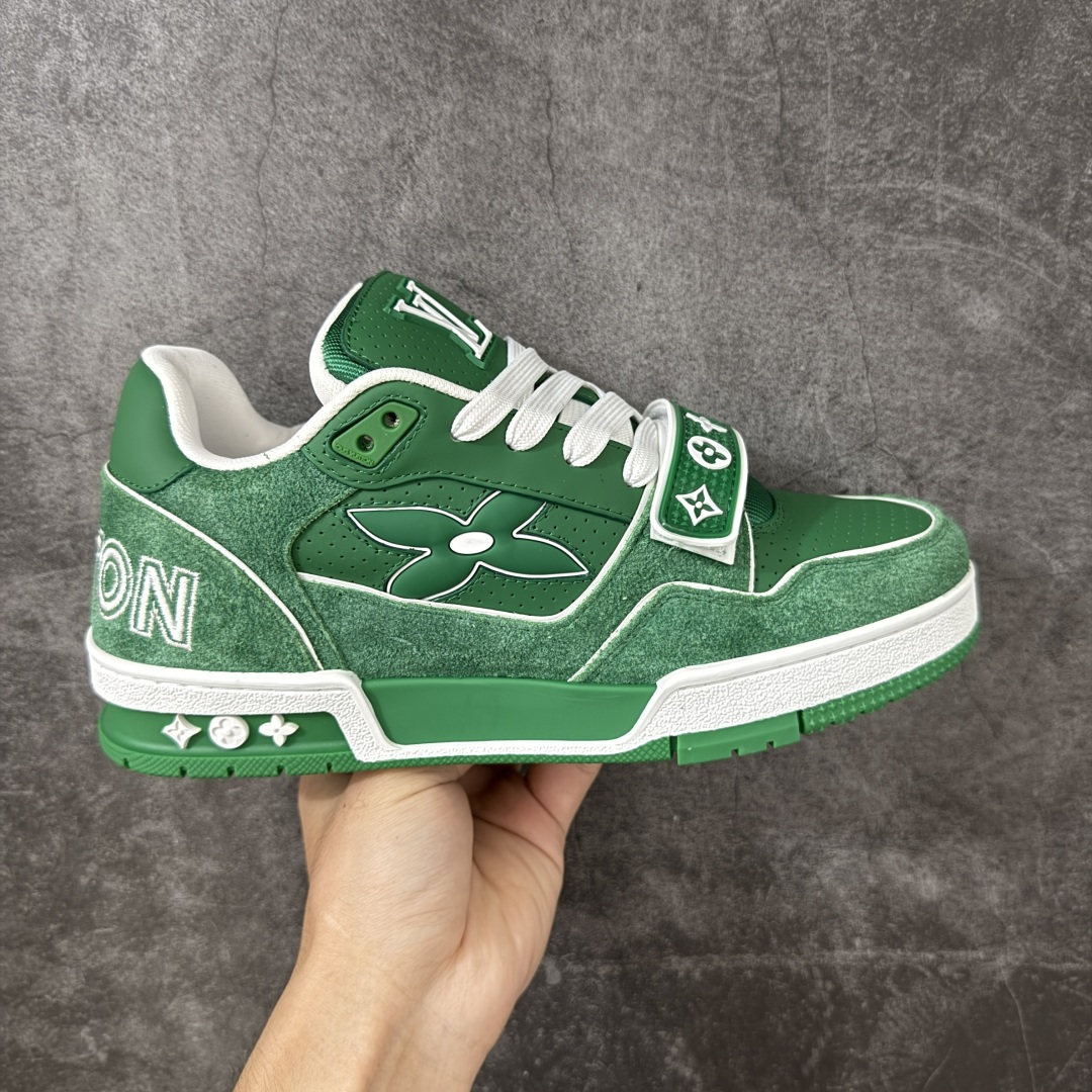 【YS纯原】LOUIS VUITTON 路易威登 LV Trainer 顶货芯片代购版本 原版购入开发 ✦ 光滑牛皮革描绘Monogram图案，复古篮球灵感启发 ✦ #54标识追溯品牌诞生的1854年，细节满载 ✦ 原版定制进口头层牛皮鞋面，质感在线 ✦ 原版定制透气网里，清爽不闷脚 ✦ 原版开模防滑T材质大底，耐磨稳定 ✦ 底厚3CM，自然增高不笨重 ✦ 配送精美包装，零瑕疵工艺 尺码：39-45-选品中心
