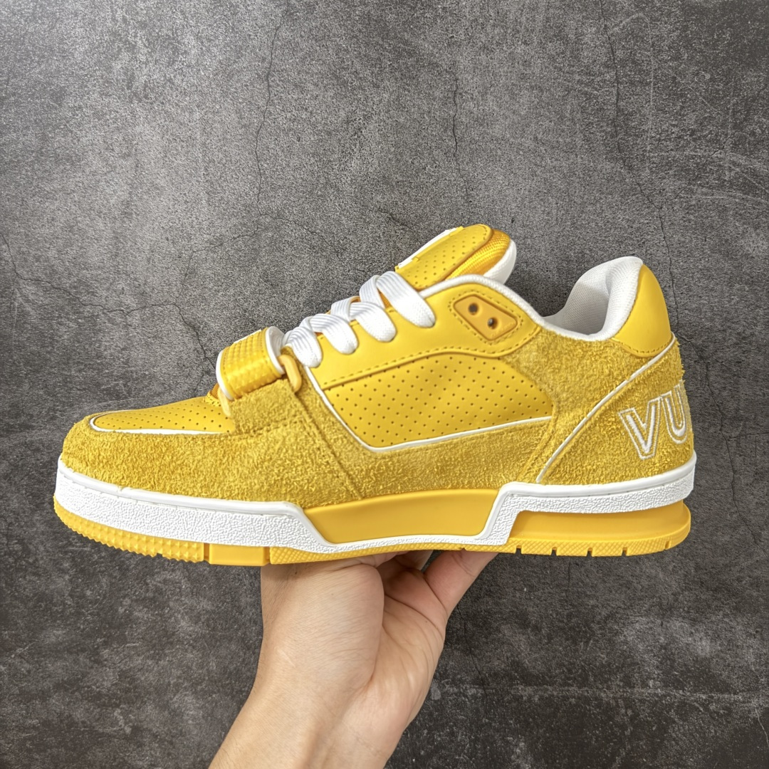 图片[2]-【YS纯原】LOUIS VUITTON 路易威登 LV Trainer 顶货芯片代购版本 原版购入开发 ✦ 光滑牛皮革描绘Monogram图案，复古篮球灵感启发 ✦ #54标识追溯品牌诞生的1854年，细节满载 ✦ 原版定制进口头层牛皮鞋面，质感在线 ✦ 原版定制透气网里，清爽不闷脚 ✦ 原版开模防滑T材质大底，耐磨稳定 ✦ 底厚3CM，自然增高不笨重 ✦ 配送精美包装，零瑕疵工艺 尺码：39-45-选品中心