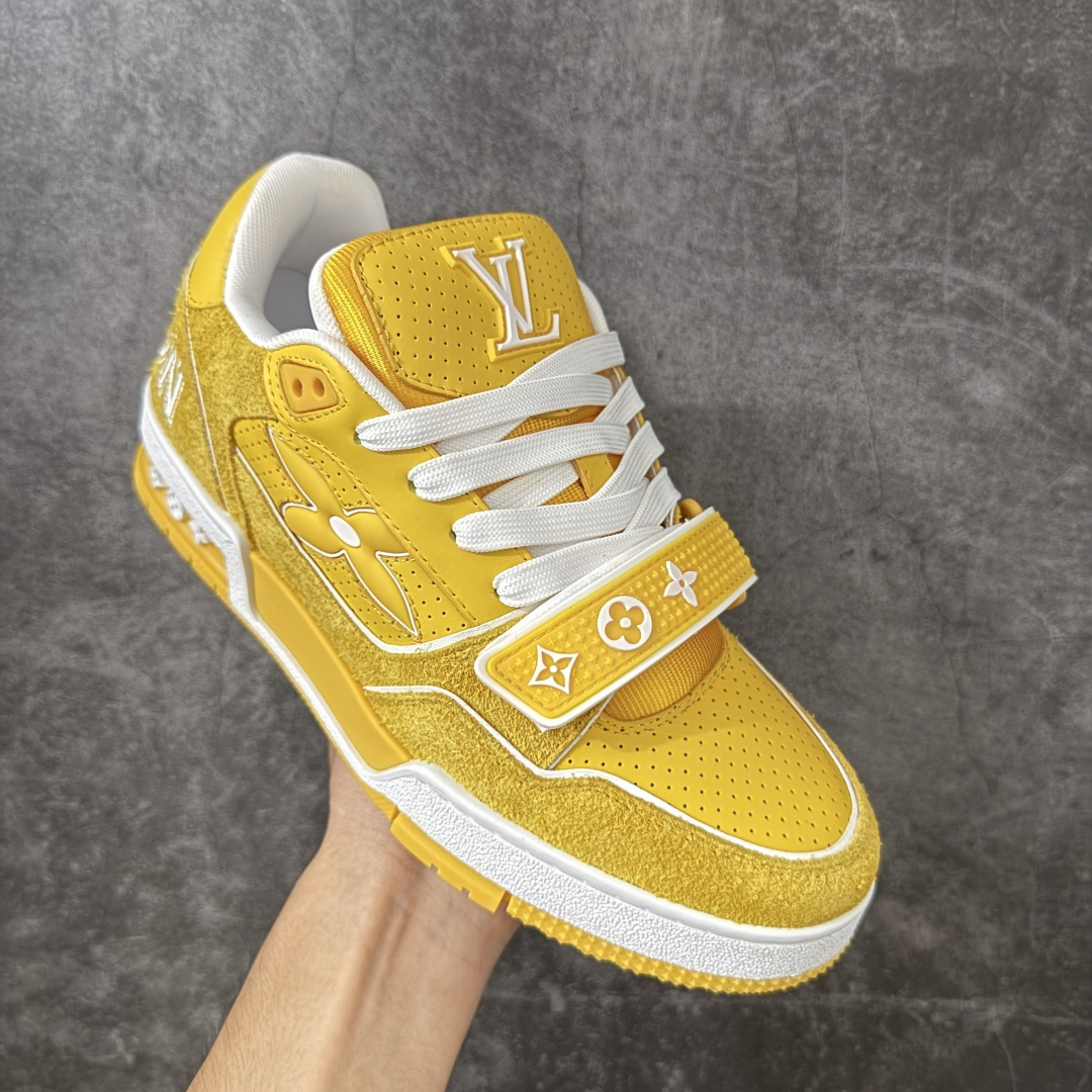 图片[3]-【YS纯原】LOUIS VUITTON 路易威登 LV Trainer 顶货芯片代购版本 原版购入开发 ✦ 光滑牛皮革描绘Monogram图案，复古篮球灵感启发 ✦ #54标识追溯品牌诞生的1854年，细节满载 ✦ 原版定制进口头层牛皮鞋面，质感在线 ✦ 原版定制透气网里，清爽不闷脚 ✦ 原版开模防滑T材质大底，耐磨稳定 ✦ 底厚3CM，自然增高不笨重 ✦ 配送精美包装，零瑕疵工艺 尺码：39-45-选品中心
