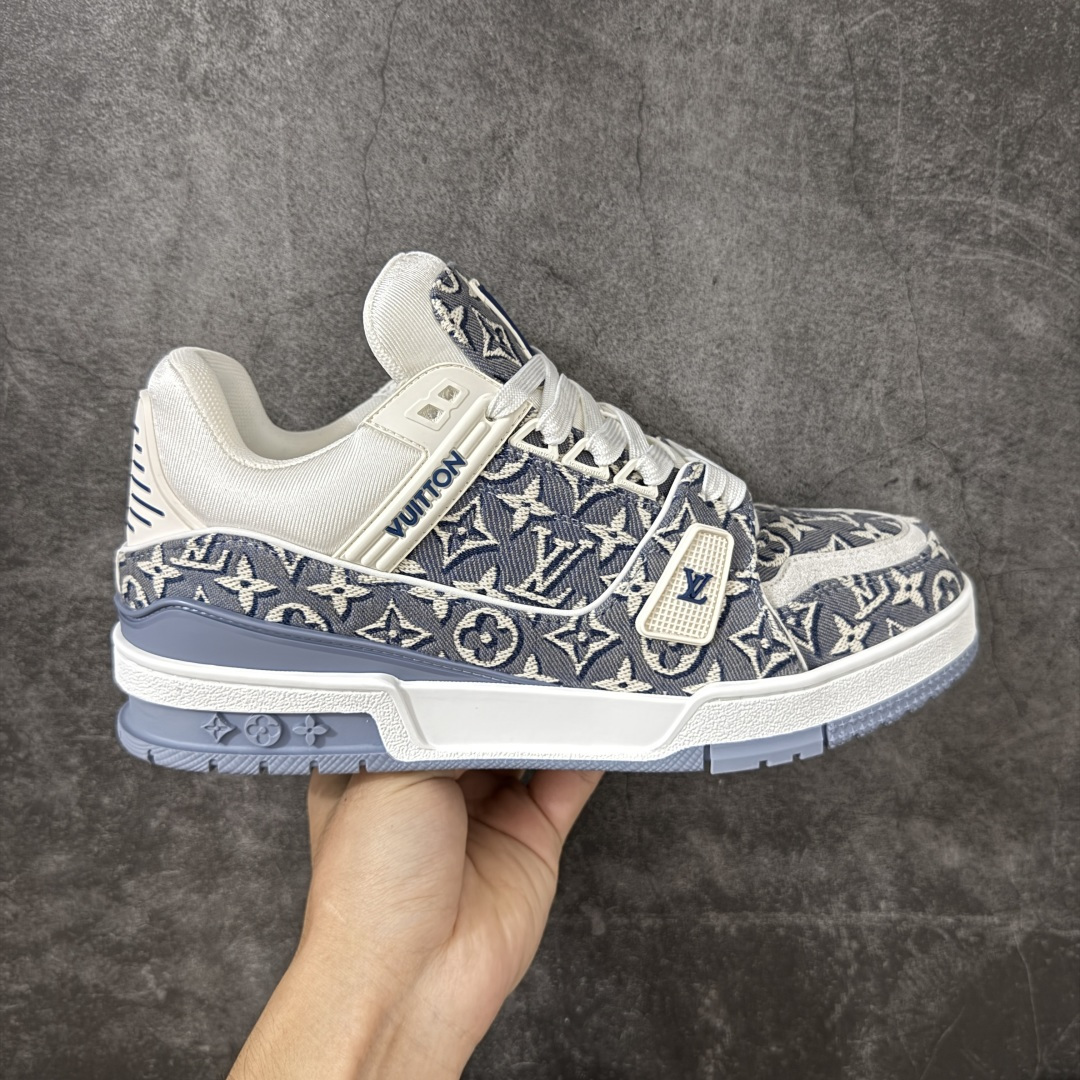 【YS纯原】广奢高端货 LOUIS VUITTON 路易威登 LV Trainer ✦ 原楦原纸版开模，鞋型立体饱满 ✦ 零毛边、零溢胶、零线头瑕疵 ✦ 细节与原版一致 区分市面通货 ✦ 多层叠片＋电脑针车，针距密度一致 ✦ Monogram浮雕＋3D高频压纹 ✦ 多密度发泡中底：支撑回弹媲美专柜 ✦ 原装橡胶大底：含胶量高、纹路深、双拼接零偏差 ✦ ZP级原装包装：专柜款鞋盒＋防尘袋＋说明书 尺码：38-45-选品中心
