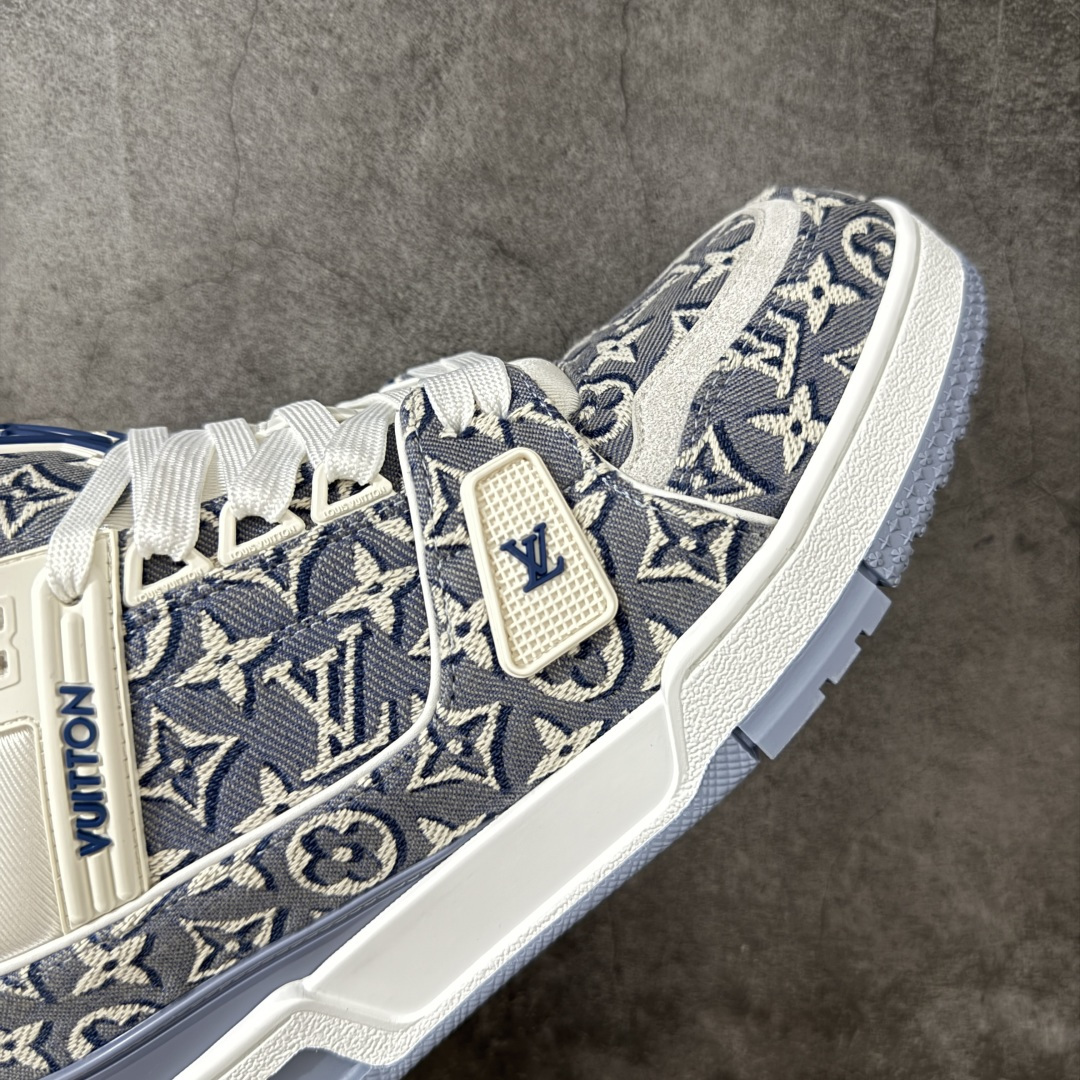 图片[6]-【YS纯原】广奢高端货 LOUIS VUITTON 路易威登 LV Trainer ✦ 原楦原纸版开模，鞋型立体饱满 ✦ 零毛边、零溢胶、零线头瑕疵 ✦ 细节与原版一致 区分市面通货 ✦ 多层叠片＋电脑针车，针距密度一致 ✦ Monogram浮雕＋3D高频压纹 ✦ 多密度发泡中底：支撑回弹媲美专柜 ✦ 原装橡胶大底：含胶量高、纹路深、双拼接零偏差 ✦ ZP级原装包装：专柜款鞋盒＋防尘袋＋说明书 尺码：38-45-选品中心