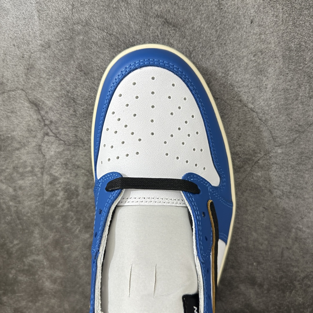图片[5]-【纯原KZ版】Travis Scott x Air Jordan AJ1 Low OG SP TS联名倒钩低帮 白黑蓝倒钩定制款 DM7866-141 知名大厂出品 纯原高版本 产品品控稳定性领先行业 各方面均可对飙市面通货版 SZ原厂全套原楦原纸板冲刀磨具开发 原厂皮料加持 原厂港宝加持定型后跟R度完美 同源原厂电绣 鬼脸飞翼针数密度立体效果一致 百分百一致原鞋 原厂拉帮工艺 针距密度一致 后跟弧度收口自然不对折 极致一眼正品既视感 进口玻璃冲刀皮料裁剪零毛边 全鞋电脑针车工艺 品控清洁度最高QC检验标准 免检产品 原厂订购鞋盒、鞋标、防尘纸、鞋撑、鞋带 追求极致的原厂味道！ 尺码：36-47.5-选品中心