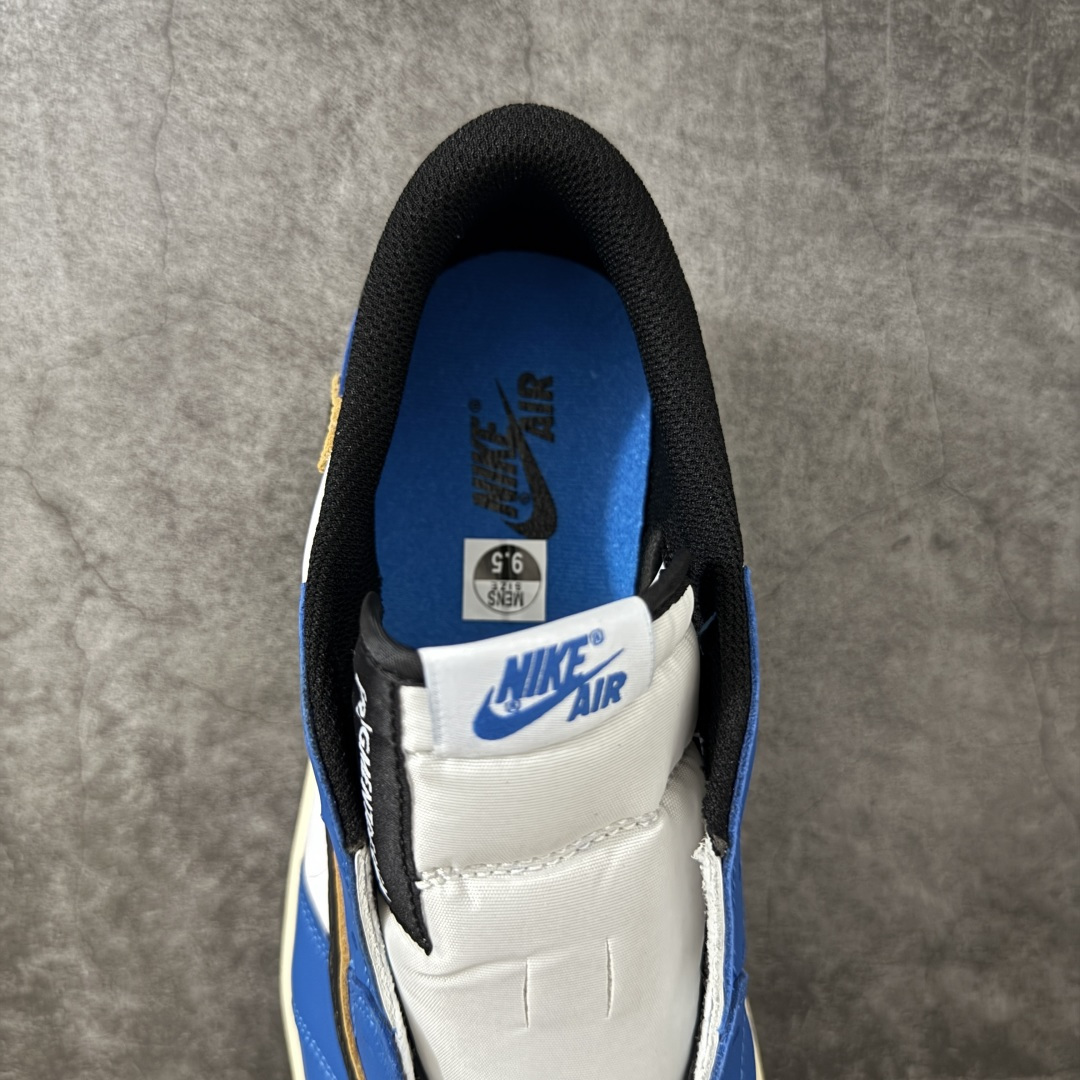 图片[8]-【纯原KZ版】Travis Scott x Air Jordan AJ1 Low OG SP TS联名倒钩低帮 白黑蓝倒钩定制款 DM7866-141 知名大厂出品 纯原高版本 产品品控稳定性领先行业 各方面均可对飙市面通货版 SZ原厂全套原楦原纸板冲刀磨具开发 原厂皮料加持 原厂港宝加持定型后跟R度完美 同源原厂电绣 鬼脸飞翼针数密度立体效果一致 百分百一致原鞋 原厂拉帮工艺 针距密度一致 后跟弧度收口自然不对折 极致一眼正品既视感 进口玻璃冲刀皮料裁剪零毛边 全鞋电脑针车工艺 品控清洁度最高QC检验标准 免检产品 原厂订购鞋盒、鞋标、防尘纸、鞋撑、鞋带 追求极致的原厂味道！ 尺码：36-47.5-选品中心