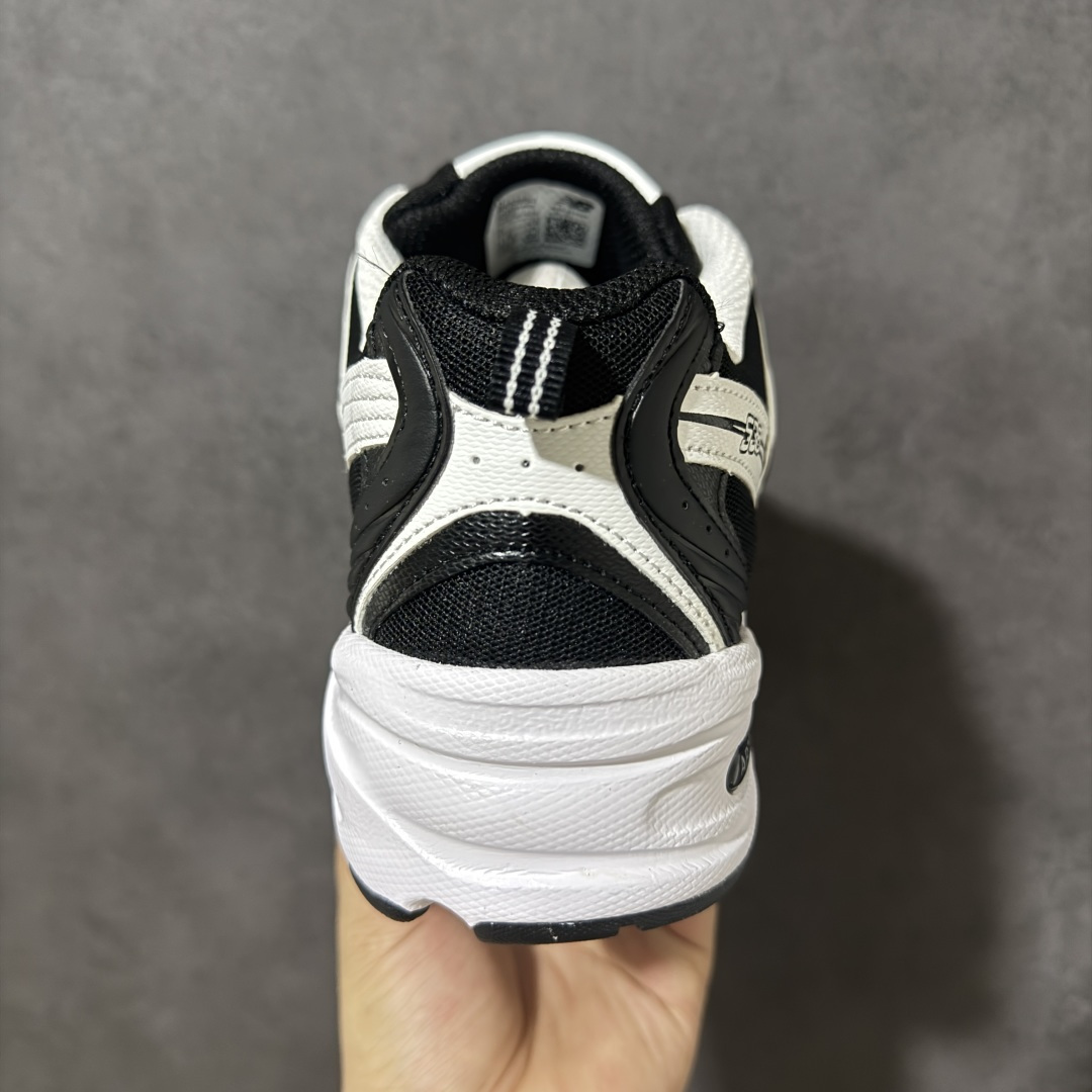 图片[4]-【公司级】New Balance NB530 新百伦复古透气跑步鞋 抛弃过往以皮革为主的人气轮廓 以极具复古风范的跑鞋外观呈现 设计上全鞋以简约清爽的纯白色作基底 鞋身覆盖大面积织物网眼材质 并于鞋头、鞋带孔眼片等细节处点缀对比鲜明的反光银镀层凸显 鞋舌、侧身等位置则辅以一贯的「N」字标志和品牌徽标彰显身份 最后通过搭载的 ABZORB 缓震中底完善整体造型 货号：MR530SJ 尺码：36 36.5 37.5 38 38.5 39 40 40.5 41 42 42.5 43 44 44.5 45-选品中心