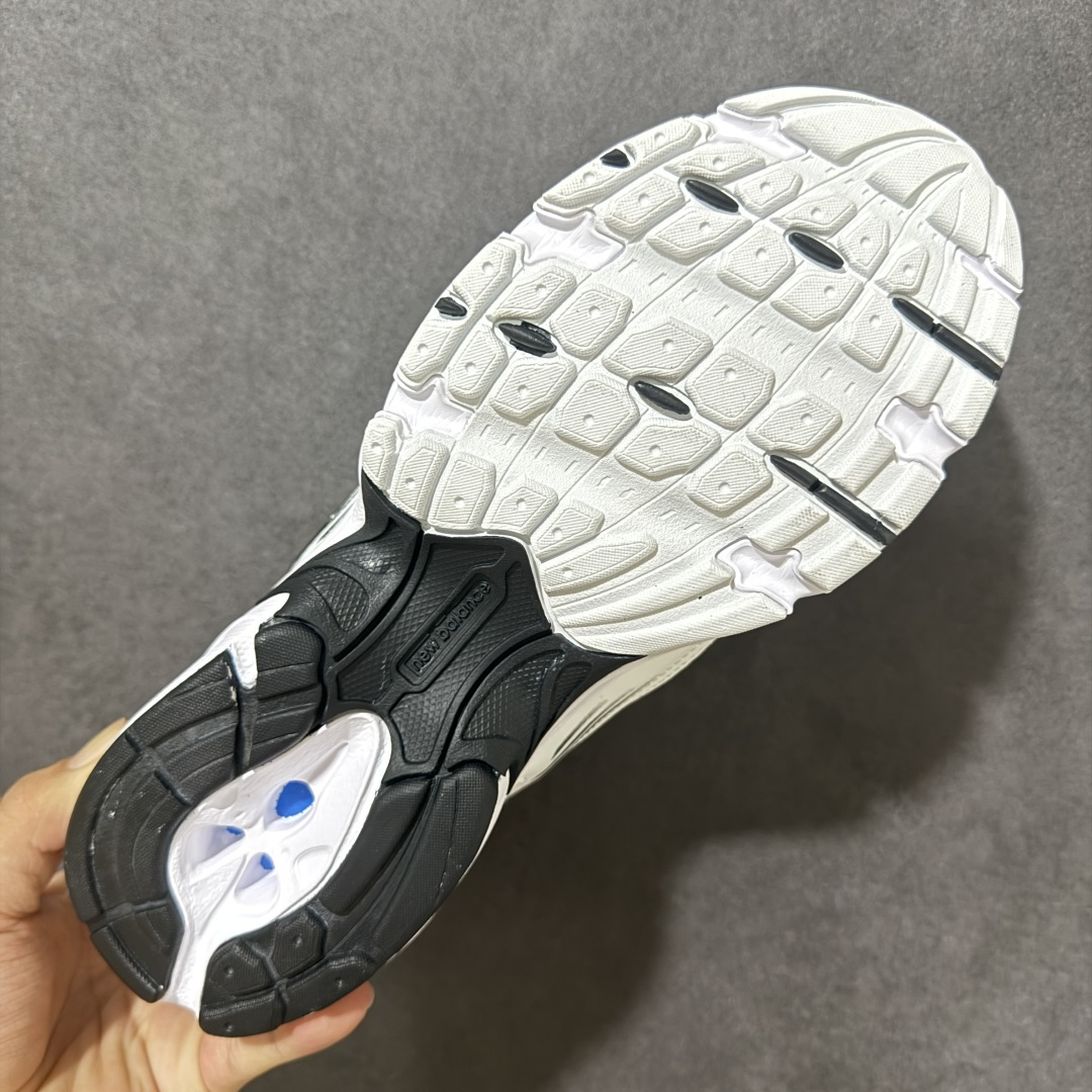 图片[9]-【公司级】New Balance NB530 新百伦复古透气跑步鞋 抛弃过往以皮革为主的人气轮廓 以极具复古风范的跑鞋外观呈现 设计上全鞋以简约清爽的纯白色作基底 鞋身覆盖大面积织物网眼材质 并于鞋头、鞋带孔眼片等细节处点缀对比鲜明的反光银镀层凸显 鞋舌、侧身等位置则辅以一贯的「N」字标志和品牌徽标彰显身份 最后通过搭载的 ABZORB 缓震中底完善整体造型 货号：MR530SJ 尺码：36 36.5 37.5 38 38.5 39 40 40.5 41 42 42.5 43 44 44.5 45-选品中心