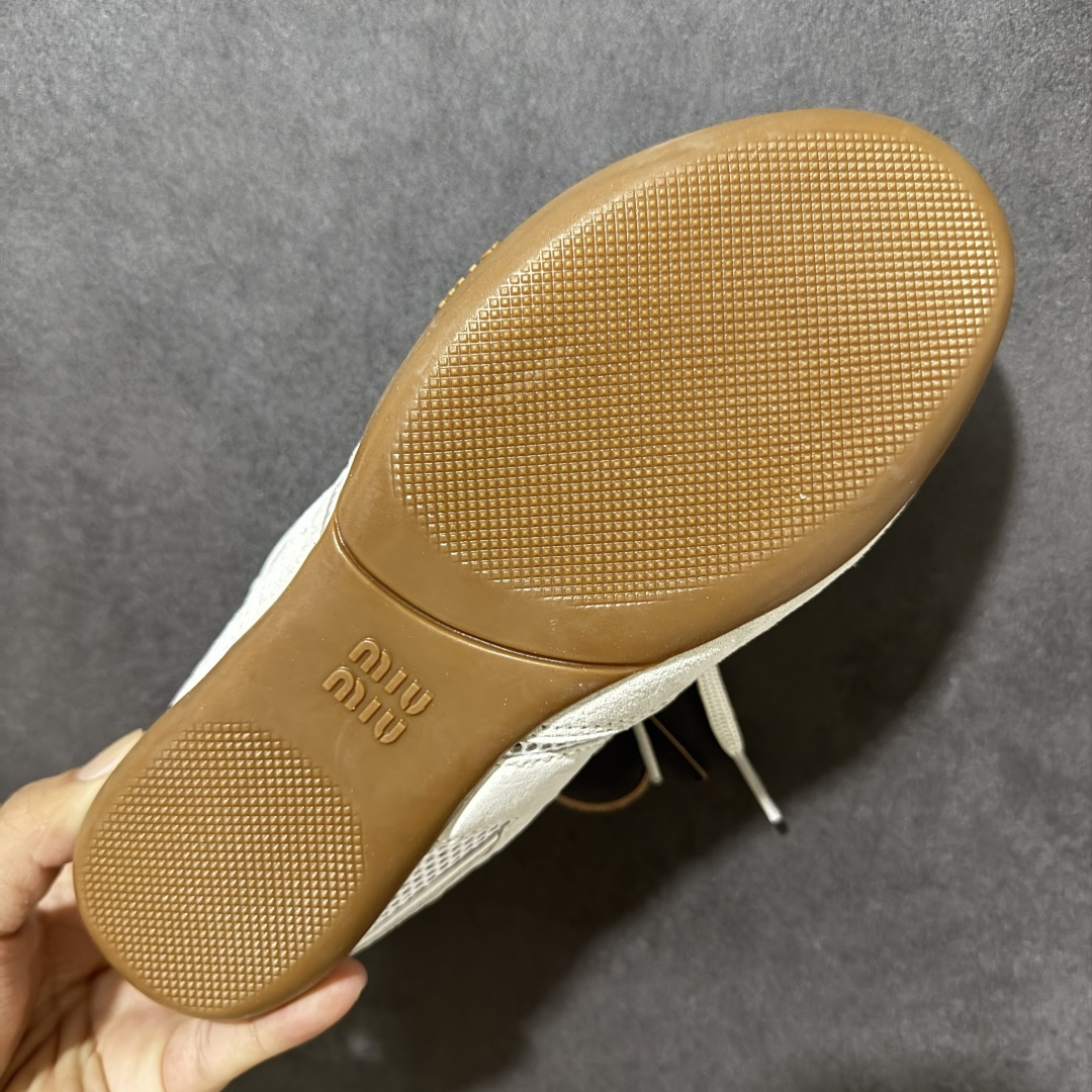 图片[9]-【公司级】MiuMiu缪缪 x New Balance NB530 联名复古运动休闲阿甘德训鞋 顶级礼盒版本 内里：原版进口羊皮里 鞋底：原版开模防滑生胶底 货号： ECAP523059B 尺码：36 36.5 37.5 38 38.5 39 40 40.5 41 42 42.5 43 44 44.5 45-选品中心