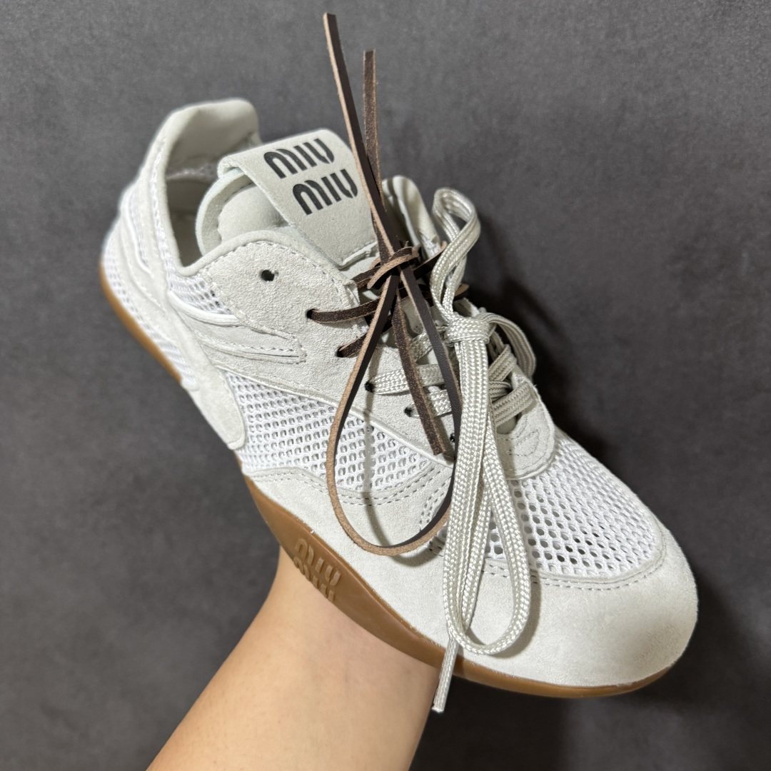 图片[3]-【公司级】MiuMiu缪缪 x New Balance NB530 联名复古运动休闲阿甘德训鞋 顶级礼盒版本 内里：原版进口羊皮里 鞋底：原版开模防滑生胶底 货号： ECAP523059B 尺码：36 36.5 37.5 38 38.5 39 40 40.5 41 42 42.5 43 44 44.5 45-选品中心