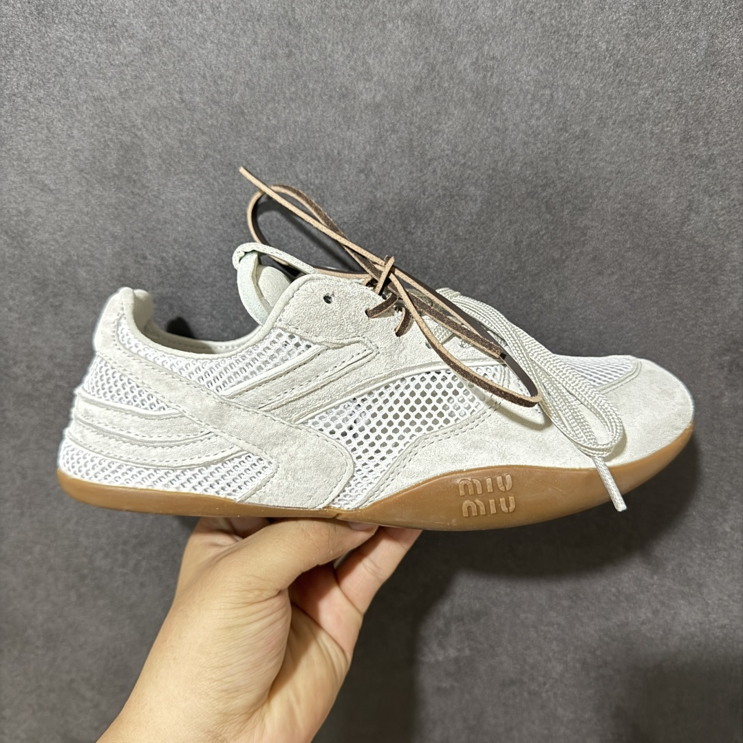 【公司级】MiuMiu缪缪 x New Balance NB530 联名复古运动休闲阿甘德训鞋 顶级礼盒版本 内里：原版进口羊皮里 鞋底：原版开模防滑生胶底 货号： ECAP523059B 尺码：36 36.5 37.5 38 38.5 39 40 40.5 41 42 42.5 43 44 44.5 45-选品中心