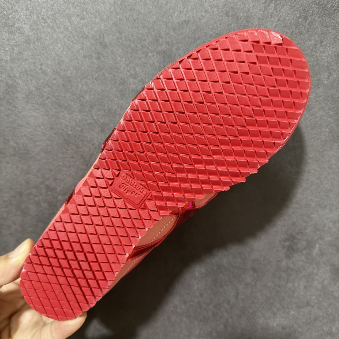 图片[9]-【公司级】Onitsuka Tiger Mexico 66 NM 阿斯克斯 鬼冢虎 鬼塚虎 低帮 红色 男女同款 舒适百搭防滑耐磨减震低邦运动德训鞋 Mexico 66运动鞋展现了60年代的复古外观，并带有现代风格，色彩和细节，使之焕然一新，凭借其传统外观和标志性设计效果，这款鞋由皮革制成，具有鞋跟交叉加固设计，凭借其传统外观和标志性的设计效果，Mexico 66型号为任何休闲装增添了永恒的风格。鬼冢虎在全球范围内收到热烈追捧，旗下的Mexicod 66系列，既舒适又时尚，让人无法抗拒。 货号：1183C636-600 尺码：35 36 37 37.5 38 39 39.5 40 40.5 41.5 42 42.5 43.5 44 44.5 45-选品中心
