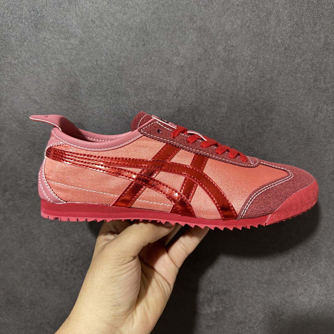 【公司级】Onitsuka Tiger Mexico 66 NM 阿斯克斯 鬼冢虎 鬼塚虎 低帮 红色 男女同款 舒适百搭防滑耐磨减震低邦运动德训鞋 Mexico 66运动鞋展现了60年代的复古外观,并带有现代风格,色彩和细节,使之焕然一新,凭借其传统外观和标志性设计效果,这款鞋由皮革制成,具有鞋跟交叉加固设计,凭借其传统外观和标志性的设计效果,Mexico 66型号为任何休闲装增添了永恒的风格。鬼冢虎在全球范围内收到热烈追捧,旗下的Mexicod 66系列,既舒适又时尚,让人无法抗拒。 货号:1183C636-600 尺码:35 36 37 37.5 38 39 39.5 40 40.5 41.5 42 42.5 43.5 44 44.5 45-选品中心