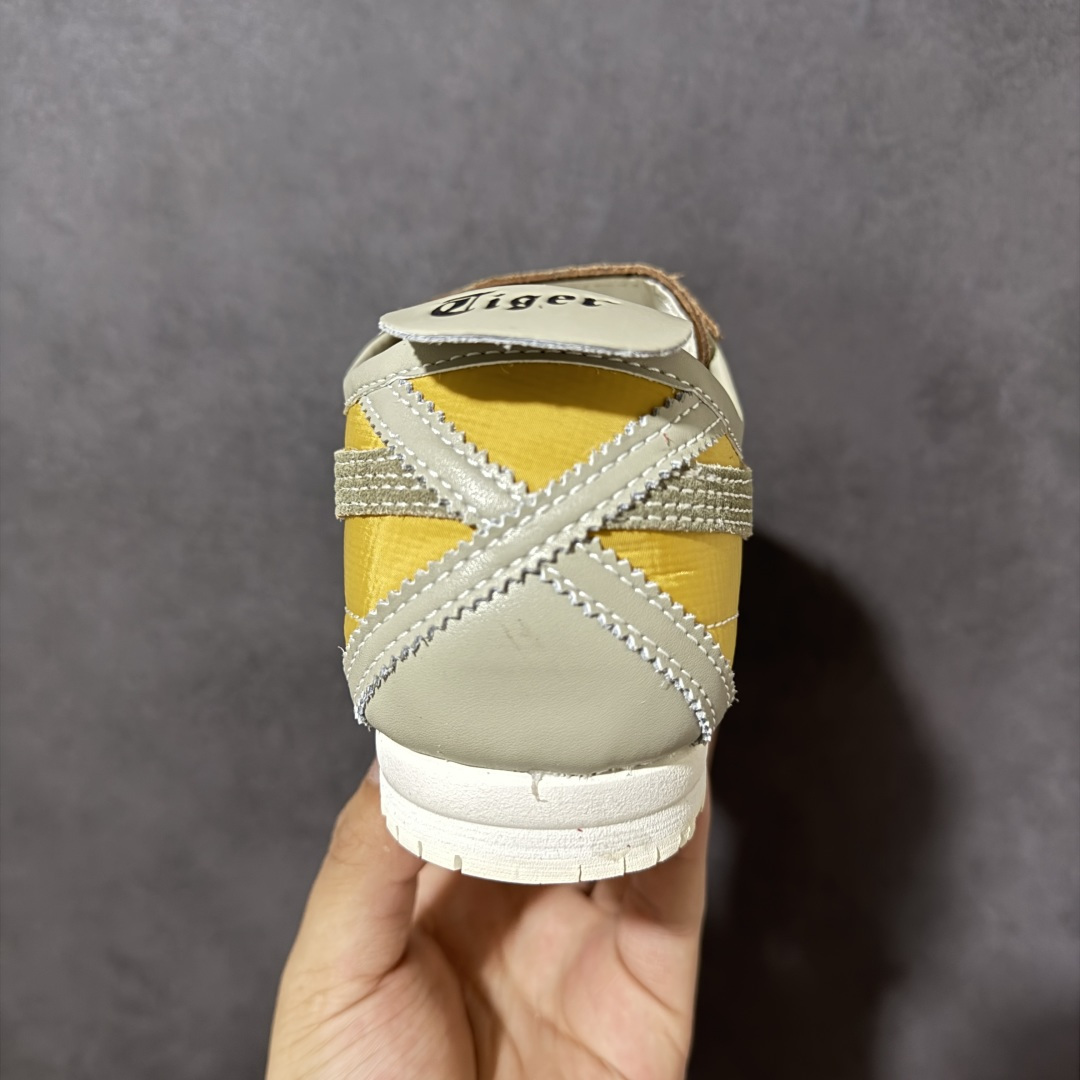 图片[4]-【公司级】Onitsuka Tiger Mexico 66 NM 阿斯克斯 鬼冢虎 鬼塚虎 低帮男女同款 舒适百搭防滑耐磨减震低邦运动德训鞋 Mexico 66运动鞋展现了60年代的复古外观，并带有现代风格，色彩和细节，使之焕然一新，凭借其传统外观和标志性设计效果，这款鞋由皮革制成，具有鞋跟交叉加固设计，凭借其传统外观和标志性的设计效果，Mexico 66型号为任何休闲装增添了永恒的风格。鬼冢虎在全球范围内收到热烈追捧，旗下的Mexicod 66系列，既舒适又时尚，让人无法抗拒。 货号：1183C176-200 尺码：35 36 37 37.5 38 39 39.5 40 40.5 41.5 42 42.5 43.5 44 44.5 45-选品中心