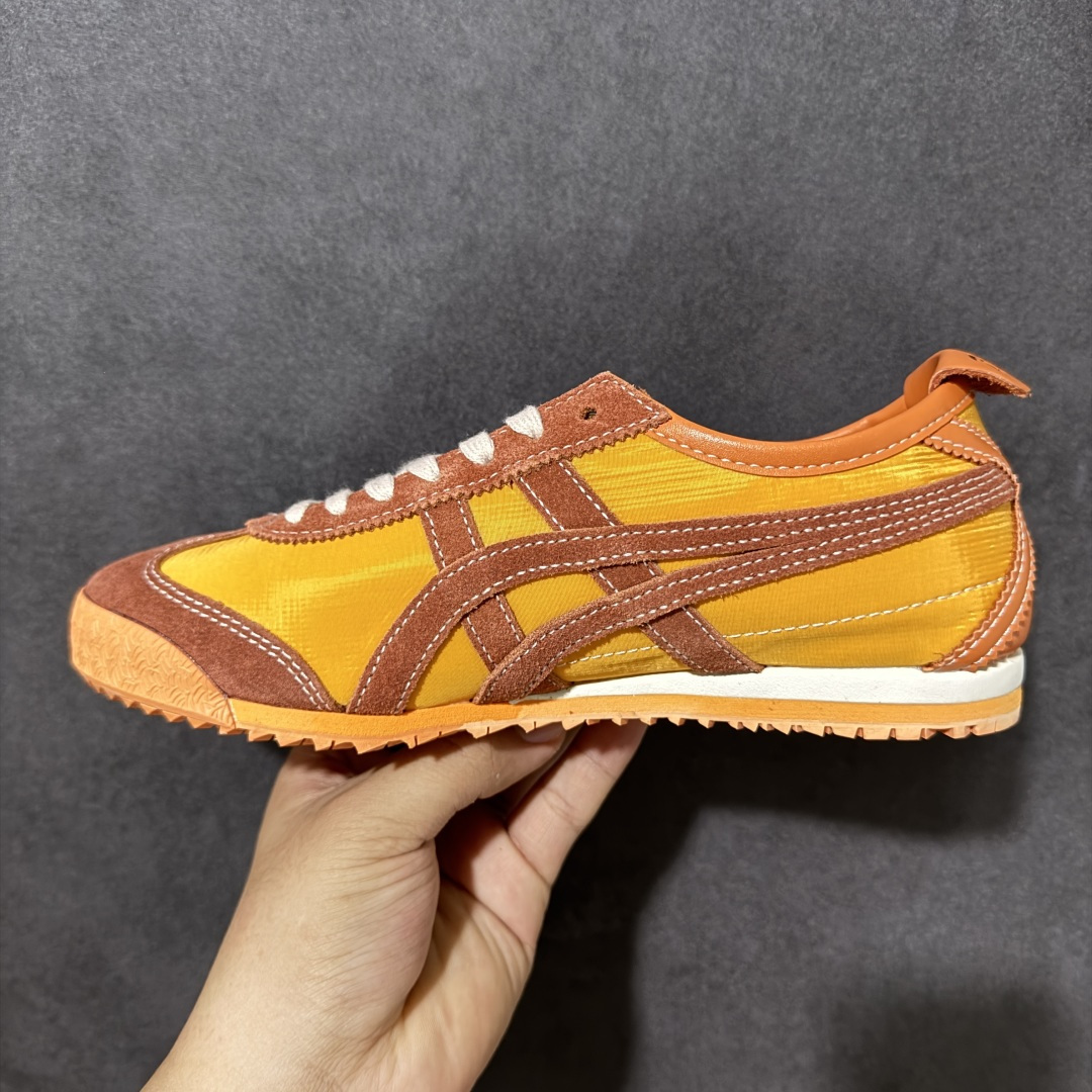 图片[2]-【公司级】Onitsuka Tiger Mexico 66 NM 阿斯克斯 鬼冢虎 鬼塚虎 低帮男女同款 舒适百搭防滑耐磨减震低邦运动德训鞋 Mexico 66运动鞋展现了60年代的复古外观，并带有现代风格，色彩和细节，使之焕然一新，凭借其传统外观和标志性设计效果，这款鞋由皮革制成，具有鞋跟交叉加固设计，凭借其传统外观和标志性的设计效果，Mexico 66型号为任何休闲装增添了永恒的风格。鬼冢虎在全球范围内收到热烈追捧，旗下的Mexicod 66系列，既舒适又时尚，让人无法抗拒。 货号：1183C522-200 尺码：35 36 37 37.5 38 39 39.5 40 40.5 41.5 42 42.5 43.5 44 44.5 45-选品中心