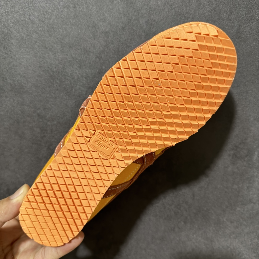 图片[9]-【公司级】Onitsuka Tiger Mexico 66 NM 阿斯克斯 鬼冢虎 鬼塚虎 低帮男女同款 舒适百搭防滑耐磨减震低邦运动德训鞋 Mexico 66运动鞋展现了60年代的复古外观，并带有现代风格，色彩和细节，使之焕然一新，凭借其传统外观和标志性设计效果，这款鞋由皮革制成，具有鞋跟交叉加固设计，凭借其传统外观和标志性的设计效果，Mexico 66型号为任何休闲装增添了永恒的风格。鬼冢虎在全球范围内收到热烈追捧，旗下的Mexicod 66系列，既舒适又时尚，让人无法抗拒。 货号：1183C522-200 尺码：35 36 37 37.5 38 39 39.5 40 40.5 41.5 42 42.5 43.5 44 44.5 45-选品中心