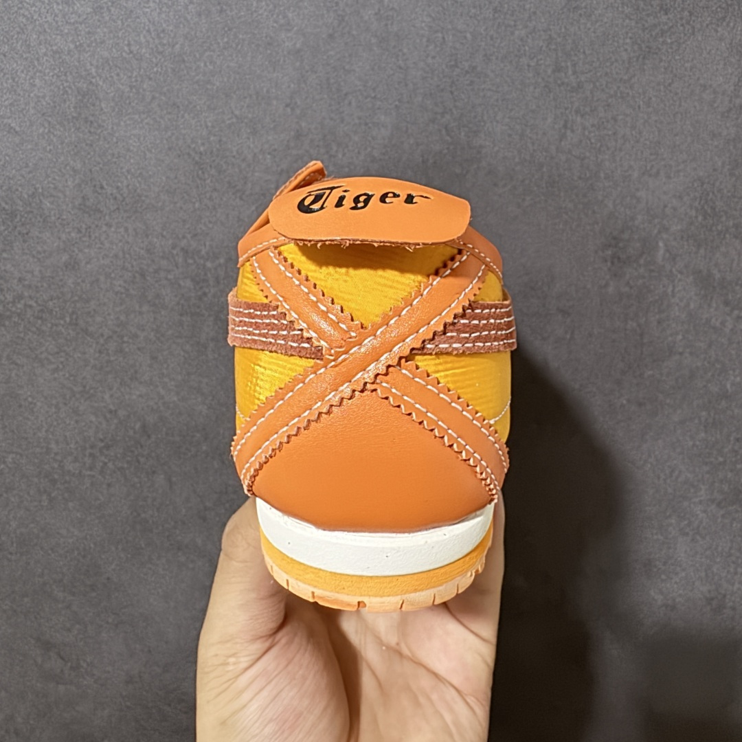 图片[4]-【公司级】Onitsuka Tiger Mexico 66 NM 阿斯克斯 鬼冢虎 鬼塚虎 低帮男女同款 舒适百搭防滑耐磨减震低邦运动德训鞋 Mexico 66运动鞋展现了60年代的复古外观，并带有现代风格，色彩和细节，使之焕然一新，凭借其传统外观和标志性设计效果，这款鞋由皮革制成，具有鞋跟交叉加固设计，凭借其传统外观和标志性的设计效果，Mexico 66型号为任何休闲装增添了永恒的风格。鬼冢虎在全球范围内收到热烈追捧，旗下的Mexicod 66系列，既舒适又时尚，让人无法抗拒。 货号：1183C522-200 尺码：35 36 37 37.5 38 39 39.5 40 40.5 41.5 42 42.5 43.5 44 44.5 45-选品中心