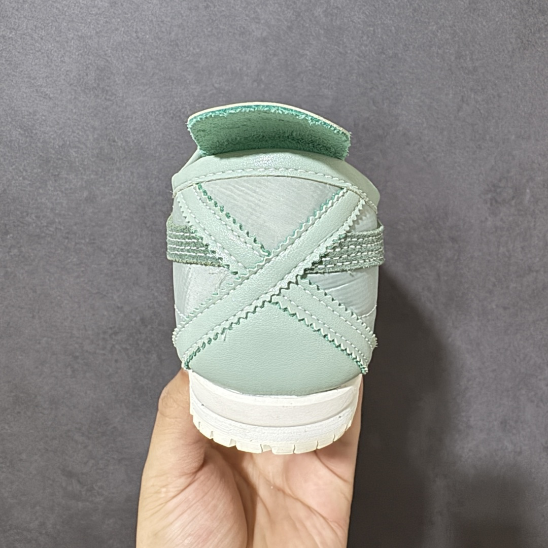 图片[4]-【公司级】Onitsuka Tiger Mexico 66 NM 阿斯克斯 鬼冢虎 鬼塚虎 低帮男女同款 舒适百搭防滑耐磨减震低邦运动德训鞋 Mexico 66运动鞋展现了60年代的复古外观，并带有现代风格，色彩和细节，使之焕然一新，凭借其传统外观和标志性设计效果，这款鞋由皮革制成，具有鞋跟交叉加固设计，凭借其传统外观和标志性的设计效果，Mexico 66型号为任何休闲装增添了永恒的风格。鬼冢虎在全球范围内收到热烈追捧，旗下的Mexicod 66系列，既舒适又时尚，让人无法抗拒。 货号：1183C176-800 尺码：35 36 37 37.5 38 39 39.5 40 40.5 41.5 42 42.5 43.5 44 44.5 45-选品中心