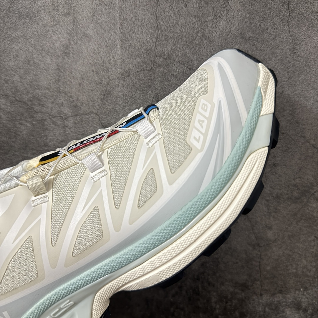 图片[6]-【小绿x版】 Salomon XT-6 Goodbai 新配色477385 萨洛蒙复古潮流户外机能登山跑鞋 纯原外贸平台特供订单 耗时半年巨作 全套原纸板楦头开发 原厂特供网布配套加持 确保原汁原味 完美呈现版型 原档数据独家私模五层组合大底 原装Ortholite轻量化鞋垫 中底布带钢印编号 原厂TPU锁扣 进口港宝加持 后跟自然饱满 还原公司包裹性 鞋面以“锯齿”状的包裹系统呈现 在基色底之下加入了各种色点缀 将公司的最新技术和时尚前卫的造型融入耐用的长跑款式中 鞋面由 TPU 薄膜制成 并焊接在高耐磨网眼上 使其既时尚又坚固 由 ACS底盘支撑 可增强稳定性和支撑力 以及由橡胶凸耳 Contragrip外底覆盖的 EVA 缓冲中底 旨在应对崎岖的地形 鞋舌上的彩色Salomon 标签、Quicklace 系统以及鞋头、鞋舌和鞋跟上的附加品牌使细节更加完美 让穿着者可以轻松驾驭户外与通勤下的任何运动生活场景 无缝鞋身户外随意纵横 颜值与脚感兼备 出街通勤 绝对非常吸睛 你值得拥有 尺码：36 36.5 37.5 38 38.5 39 40 40.5 41 42 42.5 43 44 44.5 45-选品中心