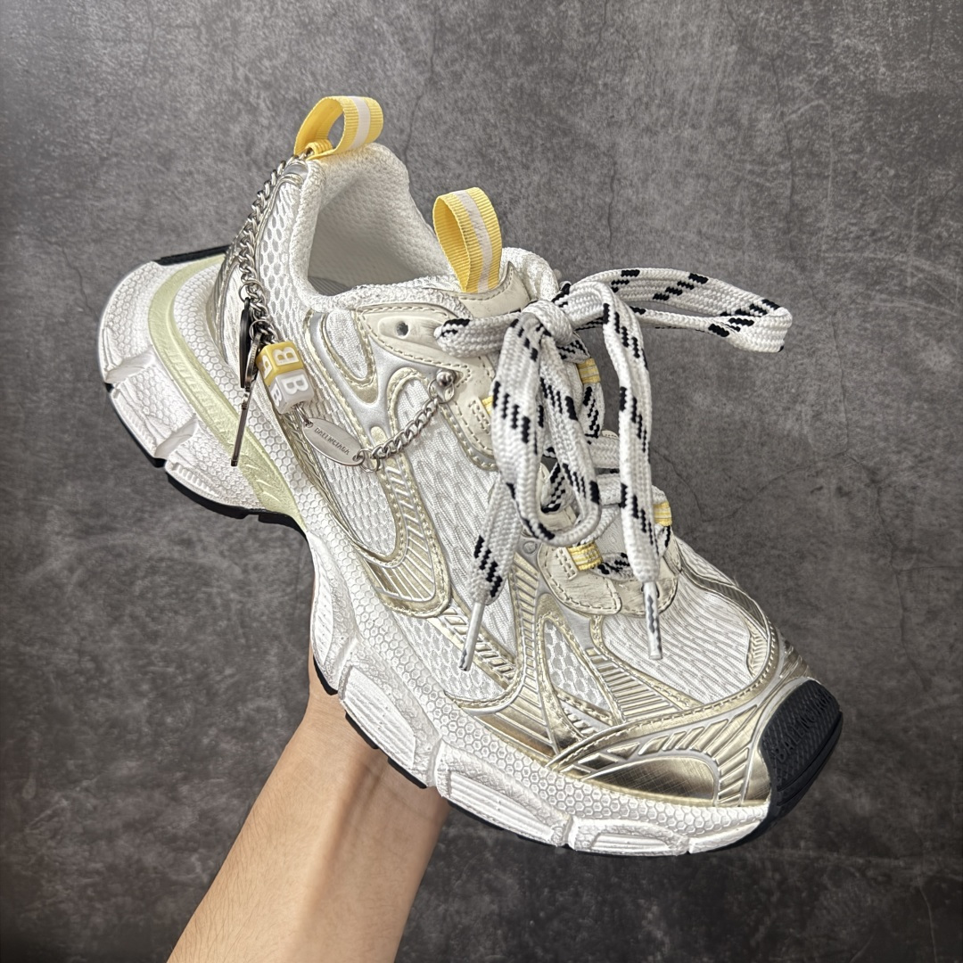 图片[3]-【XA版本】BALENCIAGA 3XL Sneakers 链扣配饰 巴黎世家十代网布系带低帮走秀复古老爹鞋 全套原纸板楦头开发 最原汁原味的灵魂版型 全鞋荧光划线卡点 胶水把控整洁度追求极致完美 每一双都是工艺品 多重QC质检 超越公司货的品控标准 实实在在的免检产品 原盒原配 正确字体电绣 粗细、位置、大小正确 侧边TPU 透气孔匹配意产原版 正确分离大底 TPU软底 原版一致大底LOGO 立体感十足 原厂皮料水洗做旧 采购原厂网纱 不含皮革 网布材料和聚氨酯 磨损效果 鞋头边缘和后帮 Balenciaga 徽标 鞋面和后跟凸印尺码 鞋舌 3XL 橡胶品牌标识和反光细节 鞋帮拉袢和鞋舌拉祥 配反光细节 备用鞋带在鞋履前侧 可在穿着前取下 便于不同造型搭配 偏大一码 尺码：35-46-选品中心