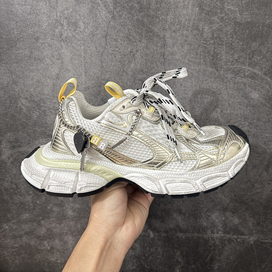 【XA版本】BALENCIAGA 3XL Sneakers 链扣配饰 巴黎世家十代网布系带低帮走秀复古老爹鞋 全套原纸板楦头开发 最原汁原味的灵魂版型 全鞋荧光划线卡点 胶水把控整洁度追求极致完美 每一双都是工艺品 多重QC质检 超越公司货的品控标准 实实在在的免检产品 原盒原配 正确字体电绣 粗细、位置、大小正确 侧边TPU 透气孔匹配意产原版 正确分离大底 TPU软底 原版一致大底LOGO 立体感十足 原厂皮料水洗做旧 采购原厂网纱 不含皮革 网布材料和聚氨酯 磨损效果 鞋头边缘和后帮 Balenciaga 徽标 鞋面和后跟凸印尺码 鞋舌 3XL 橡胶品牌标识和反光细节 鞋帮拉袢和鞋舌拉祥 配反光细节 备用鞋带在鞋履前侧 可在穿着前取下 便于不同造型搭配 偏大一码 尺码：35-46-选品中心