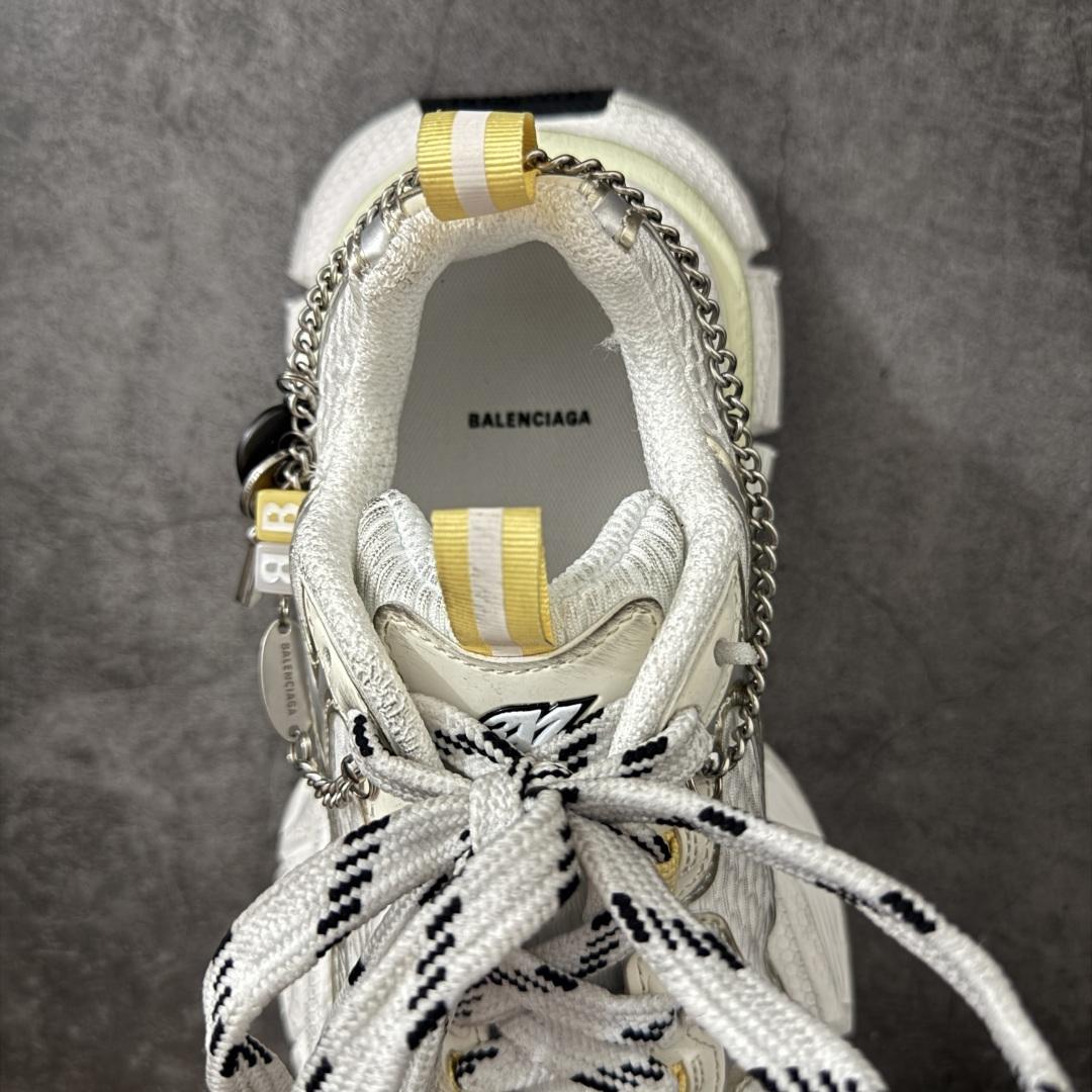 图片[8]-【XA版本】BALENCIAGA 3XL Sneakers 链扣配饰 巴黎世家十代网布系带低帮走秀复古老爹鞋 全套原纸板楦头开发 最原汁原味的灵魂版型 全鞋荧光划线卡点 胶水把控整洁度追求极致完美 每一双都是工艺品 多重QC质检 超越公司货的品控标准 实实在在的免检产品 原盒原配 正确字体电绣 粗细、位置、大小正确 侧边TPU 透气孔匹配意产原版 正确分离大底 TPU软底 原版一致大底LOGO 立体感十足 原厂皮料水洗做旧 采购原厂网纱 不含皮革 网布材料和聚氨酯 磨损效果 鞋头边缘和后帮 Balenciaga 徽标 鞋面和后跟凸印尺码 鞋舌 3XL 橡胶品牌标识和反光细节 鞋帮拉袢和鞋舌拉祥 配反光细节 备用鞋带在鞋履前侧 可在穿着前取下 便于不同造型搭配 偏大一码 尺码：35-46-选品中心
