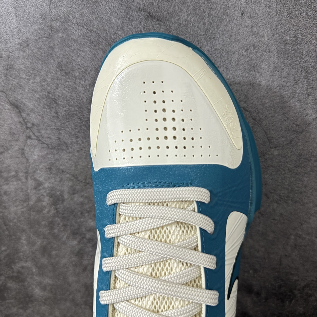 图片[5]-【CK纯原版】Nike Zoom Kobe V Protro 科比5代 男子实战篮球鞋 IZ1852-100 鞋垫升级配备超厚PHYLON中底 前后掌部位搭载Zoom气垫单元 塑料碳纤维支撑中板 KOBE VII体系的速度模块配备了 PHYLON 中底和在前后掌部位的 Zoom气垫单元，提供快速响应的缓冲。同时，采用低帮弹力鞋口设计，使鞋子能够紧贴脚踝提供更好的支撑。速度模块采用贴合脚面的舒适包裹设计，摒弃传统的鞋舌和鞋内套，使球鞋更加轻质。 尺码：40-47.5-选品中心