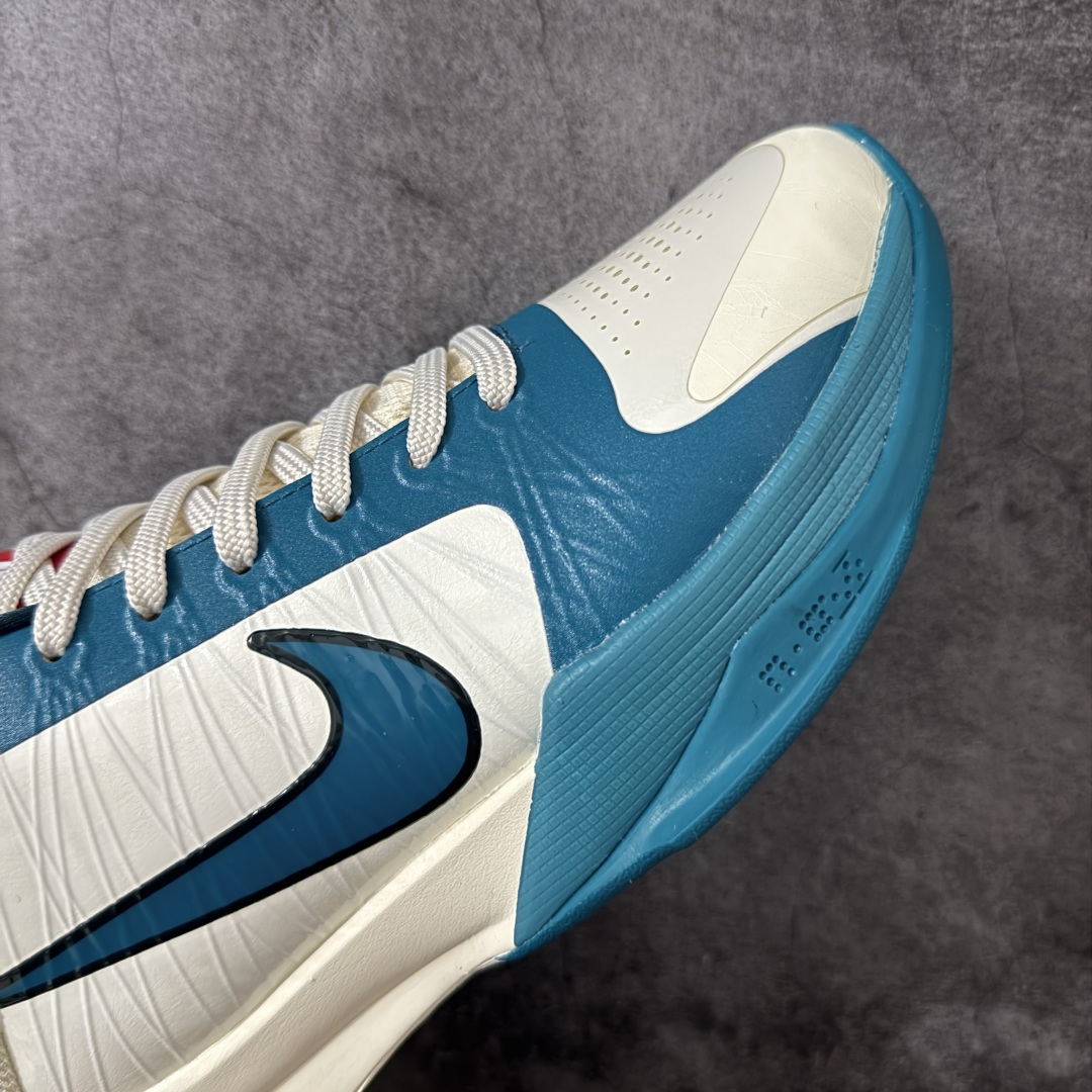图片[6]-【CK纯原版】Nike Zoom Kobe V Protro 科比5代 男子实战篮球鞋 IZ1852-100 鞋垫升级配备超厚PHYLON中底 前后掌部位搭载Zoom气垫单元 塑料碳纤维支撑中板 KOBE VII体系的速度模块配备了 PHYLON 中底和在前后掌部位的 Zoom气垫单元，提供快速响应的缓冲。同时，采用低帮弹力鞋口设计，使鞋子能够紧贴脚踝提供更好的支撑。速度模块采用贴合脚面的舒适包裹设计，摒弃传统的鞋舌和鞋内套，使球鞋更加轻质。 尺码：40-47.5-选品中心