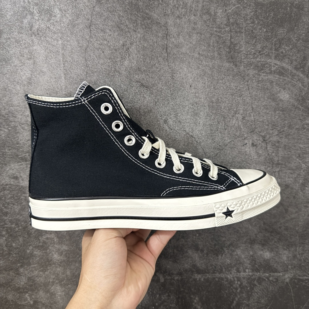 【虎扑2.0小头版】 Converse CHUCK 70 X 匡威1970s 舒适运动 高帮 帆布鞋 男女同款 黑色 A24225C 全新开发 不仅仅为小鞋头 细节 材料 做工 全方位升级 经典永不过时 十年老厂出品 平台正品订单 超稳定的品控清洁度 全套原厂材料配置 原厂硫化工艺 油性扁平尖头 原厂楦头纸板数据 一体化超软蓝底加持 超软EVA鞋垫 后掌灰色缓震胶 脚感一比一还原 耐磨橡胶大底 越南产内外标 原盒黑色吊牌 超高清洁度 随意冲正 如有更好白送 尺码：35 36 36.5 37 37.5 38 39 39.5 40 41 41.5 42 42.5 43 44-选品中心