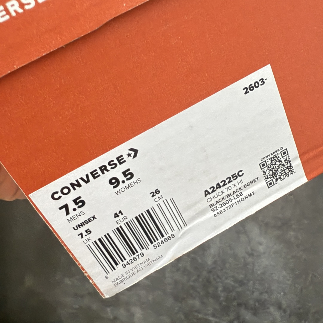 图片[11]-【虎扑2.0小头版】 Converse CHUCK 70 X 匡威1970s 舒适运动 高帮 帆布鞋 男女同款 黑色 A24225C 全新开发 不仅仅为小鞋头 细节 材料 做工 全方位升级 经典永不过时 十年老厂出品 平台正品订单 超稳定的品控清洁度 全套原厂材料配置 原厂硫化工艺 油性扁平尖头 原厂楦头纸板数据 一体化超软蓝底加持 超软EVA鞋垫 后掌灰色缓震胶 脚感一比一还原 耐磨橡胶大底 越南产内外标 原盒黑色吊牌 超高清洁度 随意冲正 如有更好白送 尺码：35 36 36.5 37 37.5 38 39 39.5 40 41 41.5 42 42.5 43 44-选品中心