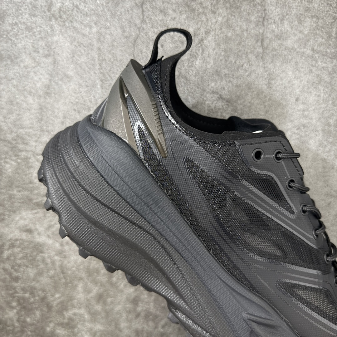 图片[7]-【纯原H版】HOKA ONE ONE Stinson 7 ATR 斯廷森7代系列低帮全地形厚底轻量运动越野跑鞋 HOKA ONE ONE总是以独特的方式 Stinson ATR 主打整个HOKA系列中最出色最厚中底设计 堪称名副其实的“减震王” 这一款多功能全地形跑鞋采用以废旧塑料制成的尤尼菲 Reprieve再生面料 比其前代产品的重量更轻、稳定性更高 与鞋带一体化设计的全新孔眼可提供独立的支撑 精心打磨的后跟鞋口圈可带来松软契合的舒适脚感 而紧密分布的凸耳则可以确保绝佳的稳定性 尺码：36 36.5 37.5 38 38.5 39 40 40.5 41 42 42.5 43 44 44.5 45-选品中心