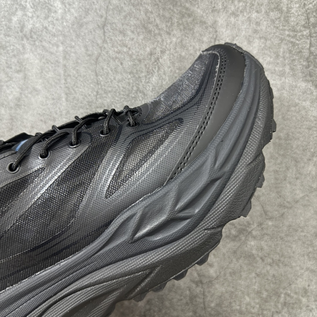 图片[6]-【纯原H版】HOKA ONE ONE Stinson 7 ATR 斯廷森7代系列低帮全地形厚底轻量运动越野跑鞋 HOKA ONE ONE总是以独特的方式 Stinson ATR 主打整个HOKA系列中最出色最厚中底设计 堪称名副其实的“减震王” 这一款多功能全地形跑鞋采用以废旧塑料制成的尤尼菲 Reprieve再生面料 比其前代产品的重量更轻、稳定性更高 与鞋带一体化设计的全新孔眼可提供独立的支撑 精心打磨的后跟鞋口圈可带来松软契合的舒适脚感 而紧密分布的凸耳则可以确保绝佳的稳定性 尺码：36 36.5 37.5 38 38.5 39 40 40.5 41 42 42.5 43 44 44.5 45-选品中心