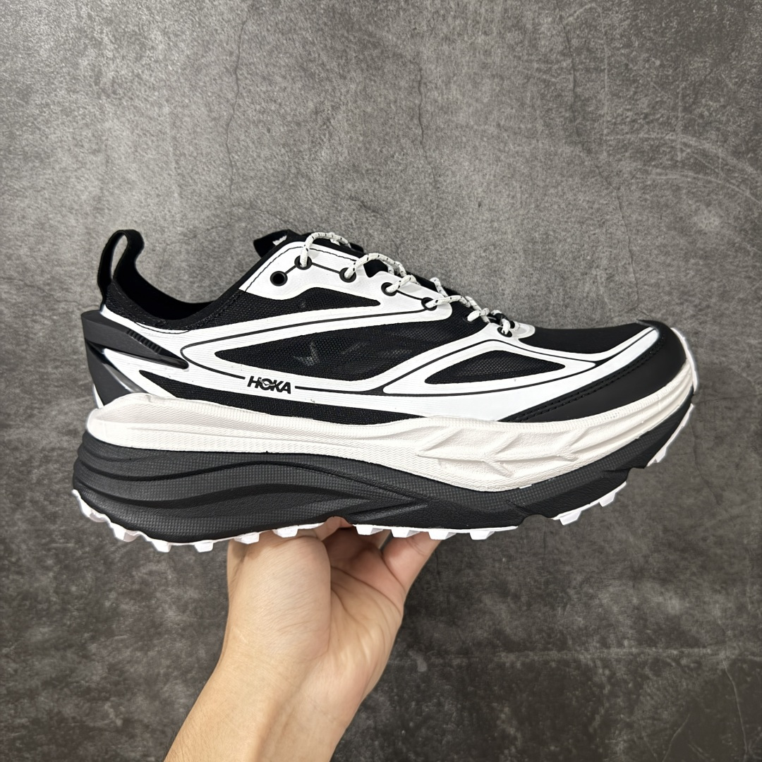 【纯原H版】HOKA ONE ONE Stinson 7 ATR 斯廷森7代系列低帮全地形厚底轻量运动越野跑鞋 HOKA ONE ONE总是以独特的方式 Stinson ATR 主打整个HOKA系列中最出色最厚中底设计 堪称名副其实的“减震王” 这一款多功能全地形跑鞋采用以废旧塑料制成的尤尼菲 Reprieve再生面料 比其前代产品的重量更轻、稳定性更高 与鞋带一体化设计的全新孔眼可提供独立的支撑 精心打磨的后跟鞋口圈可带来松软契合的舒适脚感 而紧密分布的凸耳则可以确保绝佳的稳定性 尺码：36 36.5 37.5 38 38.5 39 40 40.5 41 42 42.5 43 44 44.5 45-选品中心