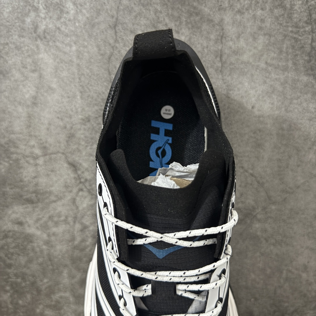 图片[8]-【纯原H版】HOKA ONE ONE Stinson 7 ATR 斯廷森7代系列低帮全地形厚底轻量运动越野跑鞋 HOKA ONE ONE总是以独特的方式 Stinson ATR 主打整个HOKA系列中最出色最厚中底设计 堪称名副其实的“减震王” 这一款多功能全地形跑鞋采用以废旧塑料制成的尤尼菲 Reprieve再生面料 比其前代产品的重量更轻、稳定性更高 与鞋带一体化设计的全新孔眼可提供独立的支撑 精心打磨的后跟鞋口圈可带来松软契合的舒适脚感 而紧密分布的凸耳则可以确保绝佳的稳定性 尺码：36 36.5 37.5 38 38.5 39 40 40.5 41 42 42.5 43 44 44.5 45-选品中心