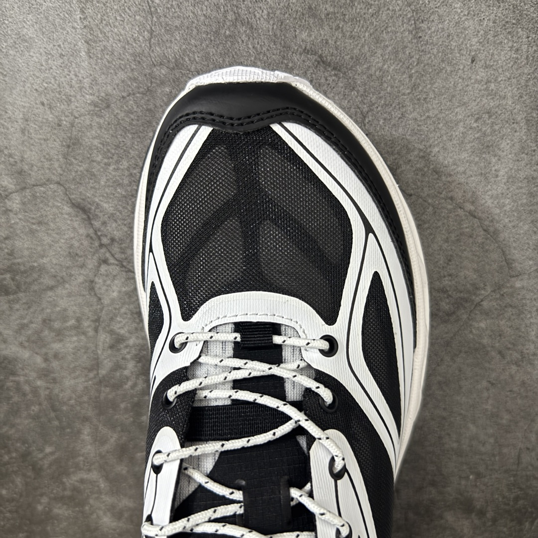 图片[5]-【纯原H版】HOKA ONE ONE Stinson 7 ATR 斯廷森7代系列低帮全地形厚底轻量运动越野跑鞋 HOKA ONE ONE总是以独特的方式 Stinson ATR 主打整个HOKA系列中最出色最厚中底设计 堪称名副其实的“减震王” 这一款多功能全地形跑鞋采用以废旧塑料制成的尤尼菲 Reprieve再生面料 比其前代产品的重量更轻、稳定性更高 与鞋带一体化设计的全新孔眼可提供独立的支撑 精心打磨的后跟鞋口圈可带来松软契合的舒适脚感 而紧密分布的凸耳则可以确保绝佳的稳定性 尺码：36 36.5 37.5 38 38.5 39 40 40.5 41 42 42.5 43 44 44.5 45-选品中心