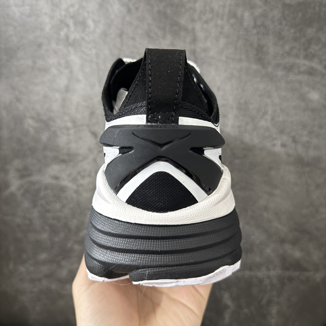 图片[4]-【纯原H版】HOKA ONE ONE Stinson 7 ATR 斯廷森7代系列低帮全地形厚底轻量运动越野跑鞋 HOKA ONE ONE总是以独特的方式 Stinson ATR 主打整个HOKA系列中最出色最厚中底设计 堪称名副其实的“减震王” 这一款多功能全地形跑鞋采用以废旧塑料制成的尤尼菲 Reprieve再生面料 比其前代产品的重量更轻、稳定性更高 与鞋带一体化设计的全新孔眼可提供独立的支撑 精心打磨的后跟鞋口圈可带来松软契合的舒适脚感 而紧密分布的凸耳则可以确保绝佳的稳定性 尺码：36 36.5 37.5 38 38.5 39 40 40.5 41 42 42.5 43 44 44.5 45-选品中心