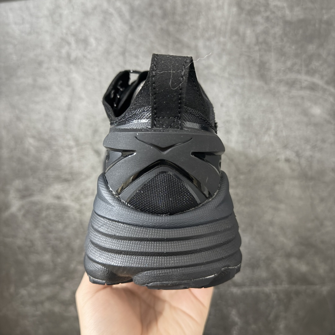 图片[4]-【纯原H版】HOKA ONE ONE Stinson 7 ATR 斯廷森7代系列低帮全地形厚底轻量运动越野跑鞋 HOKA ONE ONE总是以独特的方式 Stinson ATR 主打整个HOKA系列中最出色最厚中底设计 堪称名副其实的“减震王” 这一款多功能全地形跑鞋采用以废旧塑料制成的尤尼菲 Reprieve再生面料 比其前代产品的重量更轻、稳定性更高 与鞋带一体化设计的全新孔眼可提供独立的支撑 精心打磨的后跟鞋口圈可带来松软契合的舒适脚感 而紧密分布的凸耳则可以确保绝佳的稳定性 尺码：36 36.5 37.5 38 38.5 39 40 40.5 41 42 42.5 43 44 44.5 45-选品中心