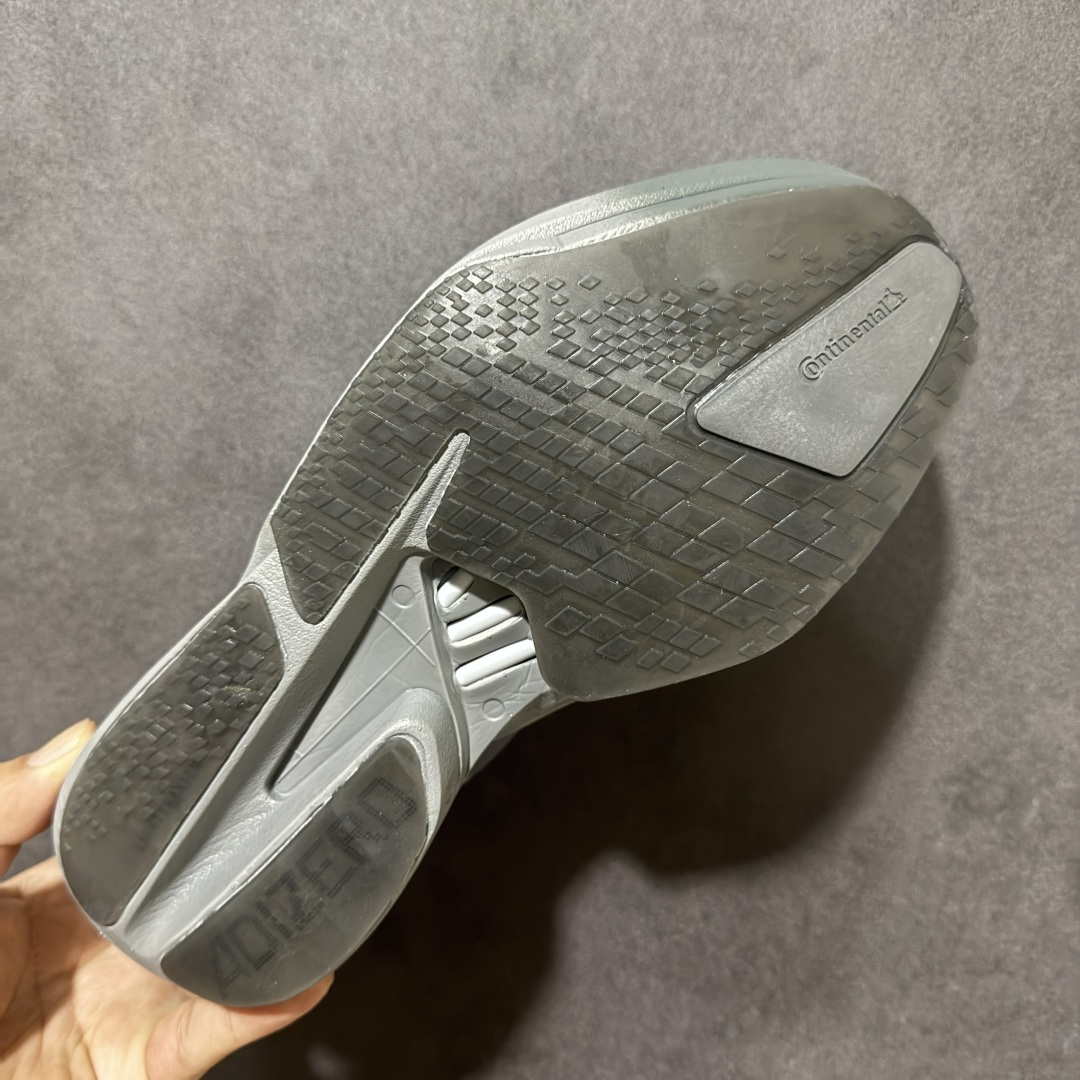 图片[9]-【公司级】Adidas Adizero Adios PRO 4M 阿迪超轻透气缓震跑鞋 真碳版本 整体外观造型与adiZero Adios Pro EVO 1非常相似 中底配置方面搭载全掌Lightstrike Pro 鞋面采用透气网面示人 契合日常训练鞋的定位 更加耐用 外底给到了马牌橡胶 及上代竞速旗舰adidas Adizero Adios Pro 3区域分布 货号： KH8439 尺码：36 36.5 37 38 38.5 39 40 40.5 41 42 42.5 43 44 44.5 45 46-选品中心