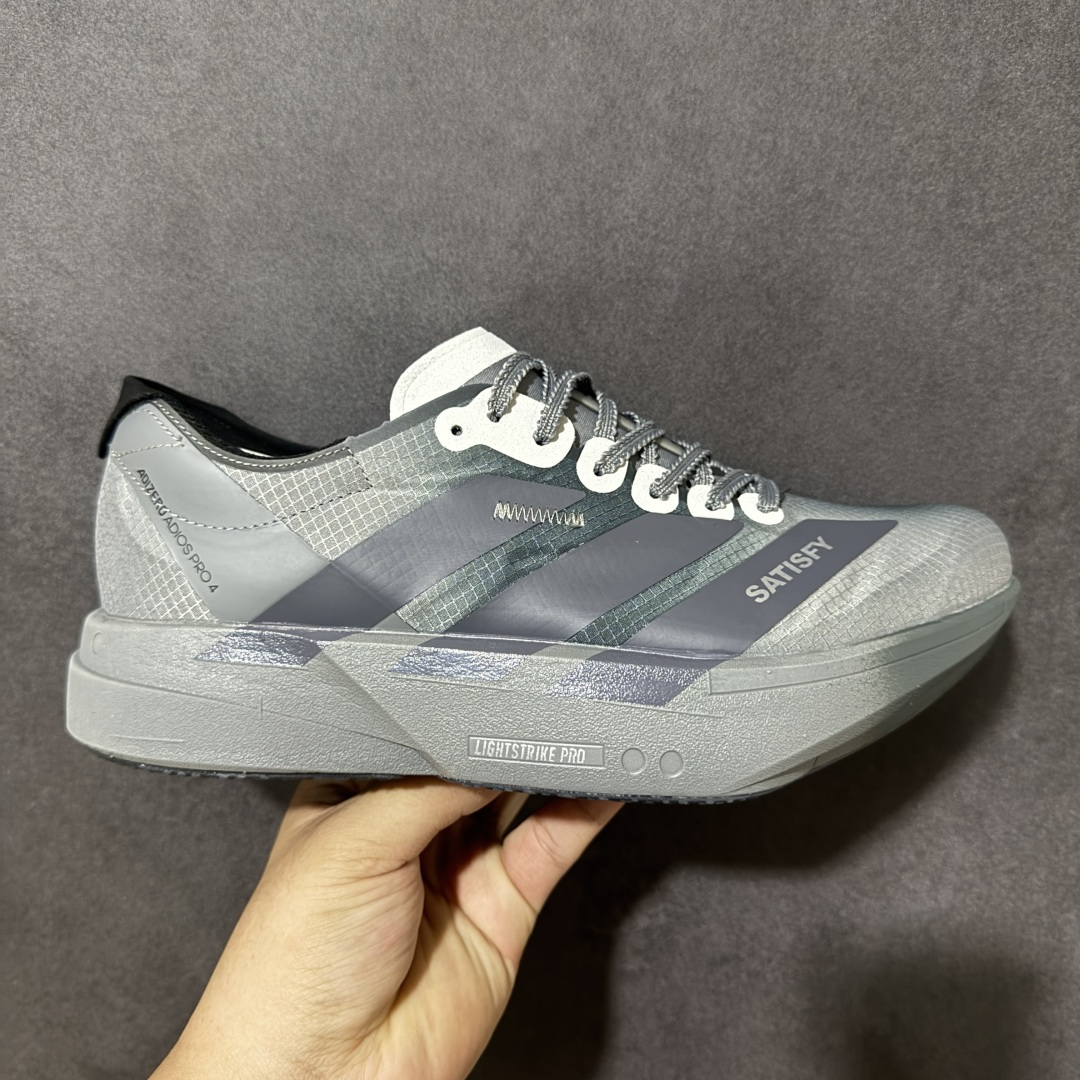 【公司级】Adidas Adizero Adios PRO 4M 阿迪超轻透气缓震跑鞋 真碳版本 整体外观造型与adiZero Adios Pro EVO 1非常相似 中底配置方面搭载全掌Lightstrike Pro 鞋面采用透气网面示人 契合日常训练鞋的定位 更加耐用 外底给到了马牌橡胶 及上代竞速旗舰adidas Adizero Adios Pro 3区域分布 货号: KH8439 尺码:36 36.5 37 38 38.5 39 40 40.5 41 42 42.5 43 44 44.5 45 46-选品中心