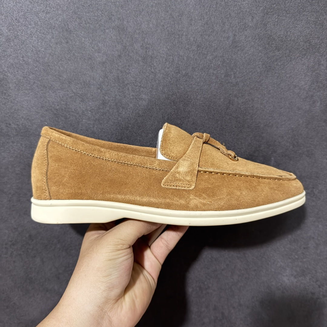 【公司级】Loro Piana LP乐悠翩雅25 舒适锁头乐福鞋 LP是意大利顶级奢侈品牌 低调奢华 设计都是一贯纯色系 简单、细节巧妙、清新脱俗! 不想满大街撞款的可以看看这个品牌、ins、小红书随处可见这个品牌的身影 !原版一比一定制 细节处理很好‼️ 面部:进口鹿皮反毛羊皮 垫脚:牛皮垫脚 大底:原版耐磨高弹牛筋底 尺码:36-44-选品中心