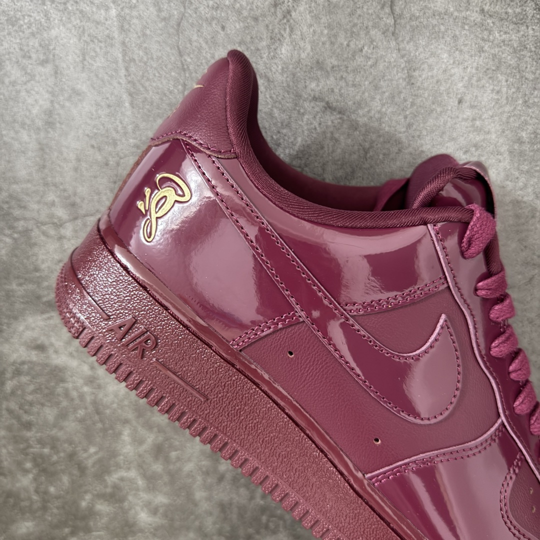 图片[7]-【GX纯原】Nike × Central Cee Air Force 1 \’07 Low SP UK Exclusive 漆皮红 联名 IO9970-638 顶级空军 皮料质感可媲美原版 细节吊打市场其他代号版本 全鞋电脑针车 工整有序 原厂港宝加持完美还原灵魂版型 原盒原配从里到外百分百还原 原厂全头层原厂皮料 原标原盒 内置Sole气垫 中底白色背胶 中底划线 已经无限的接近公司 原厂楦头 原厂刺绣 后跟弧度修正 正确中底四线防伪 尺码：40 40.5 41 42 42.5 43 44 44.5 45 46 47.5 48.5-选品中心