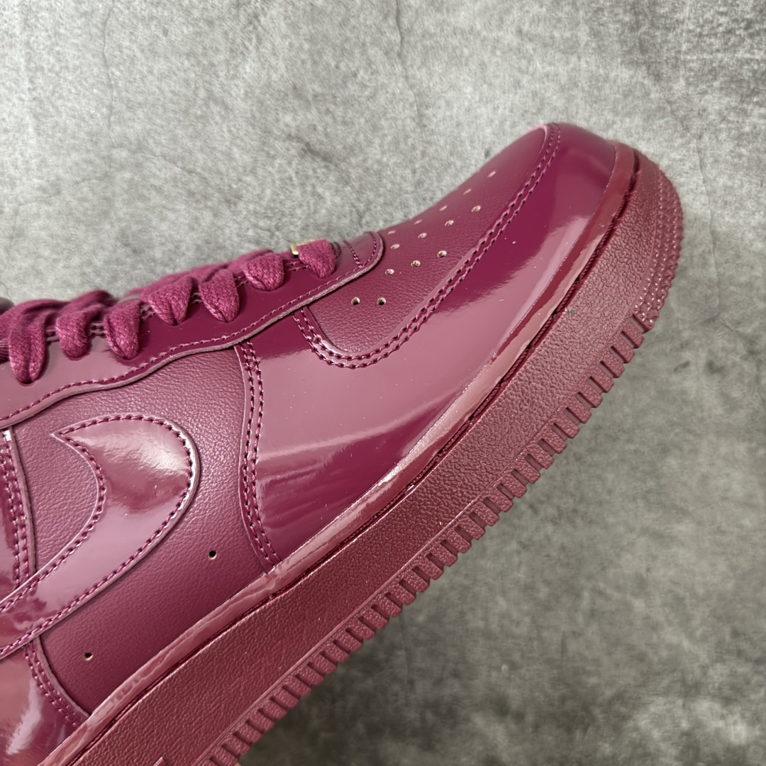 图片[6]-【GX纯原】Nike × Central Cee Air Force 1 \’07 Low SP UK Exclusive 漆皮红 联名 IO9970-638 顶级空军 皮料质感可媲美原版 细节吊打市场其他代号版本 全鞋电脑针车 工整有序 原厂港宝加持完美还原灵魂版型 原盒原配从里到外百分百还原 原厂全头层原厂皮料 原标原盒 内置Sole气垫 中底白色背胶 中底划线 已经无限的接近公司 原厂楦头 原厂刺绣 后跟弧度修正 正确中底四线防伪 尺码：40 40.5 41 42 42.5 43 44 44.5 45 46 47.5 48.5-选品中心
