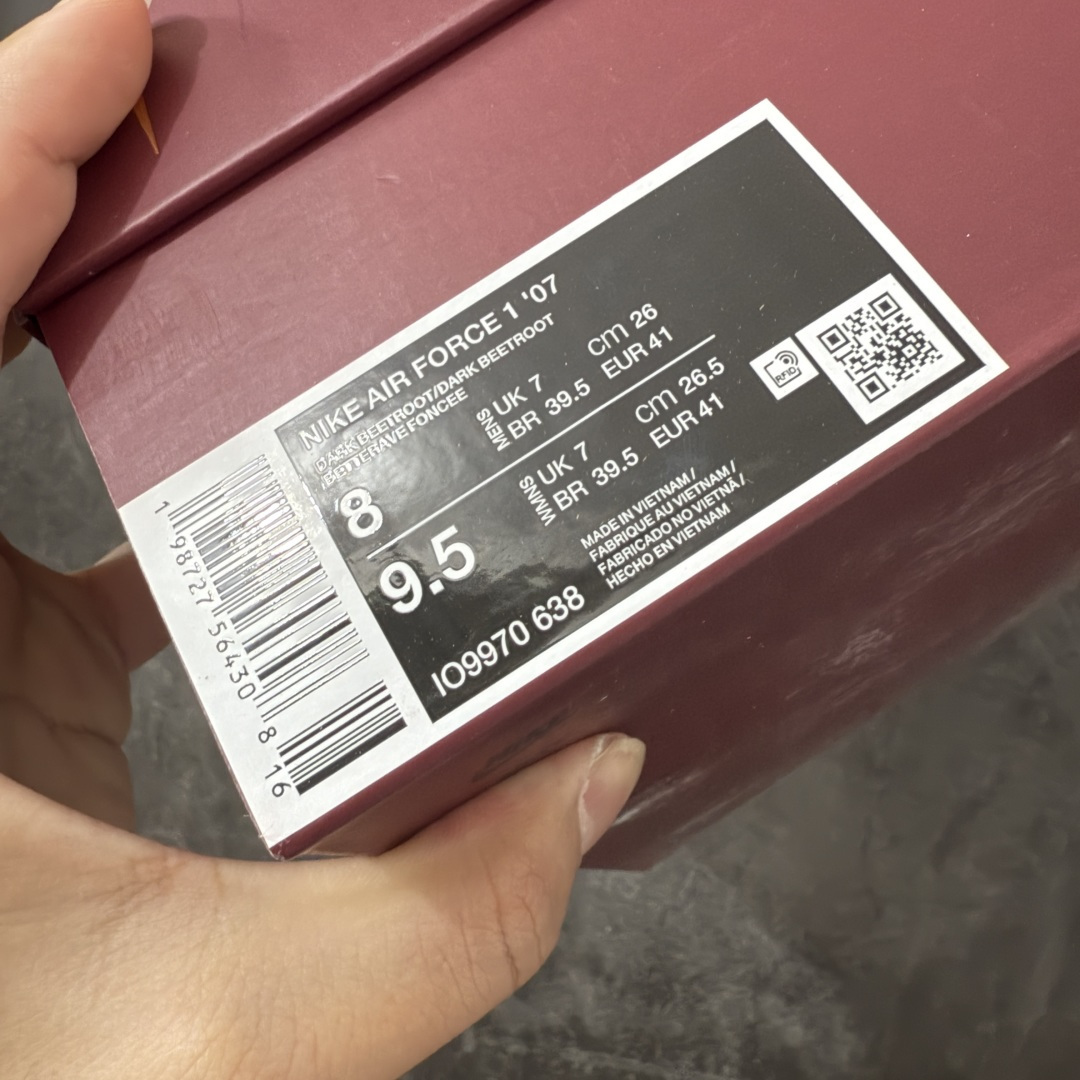 图片[11]-【GX纯原】Nike × Central Cee Air Force 1 \’07 Low SP UK Exclusive 漆皮红 联名 IO9970-638 顶级空军 皮料质感可媲美原版 细节吊打市场其他代号版本 全鞋电脑针车 工整有序 原厂港宝加持完美还原灵魂版型 原盒原配从里到外百分百还原 原厂全头层原厂皮料 原标原盒 内置Sole气垫 中底白色背胶 中底划线 已经无限的接近公司 原厂楦头 原厂刺绣 后跟弧度修正 正确中底四线防伪 尺码：40 40.5 41 42 42.5 43 44 44.5 45 46 47.5 48.5-选品中心