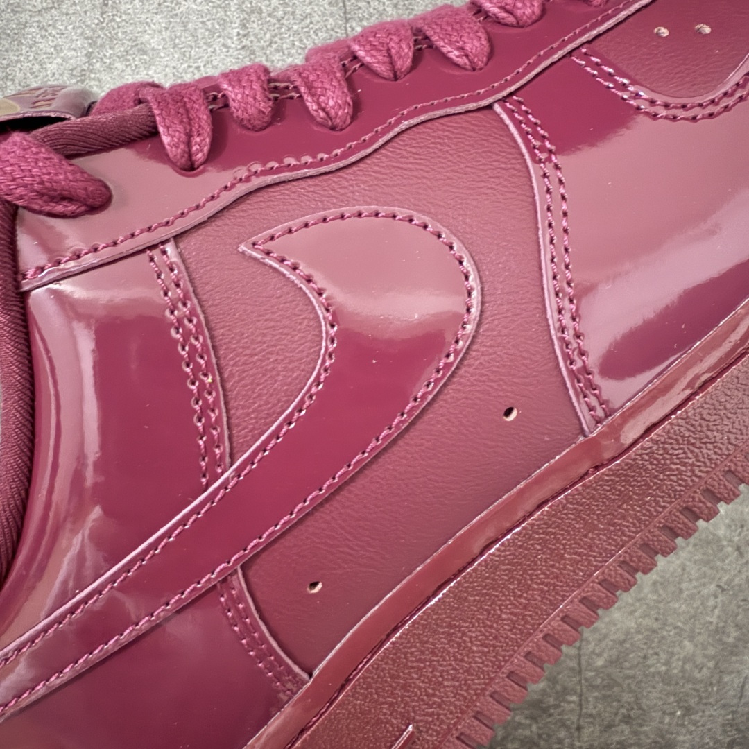 图片[4]-【GX纯原】Nike × Central Cee Air Force 1 \’07 Low SP UK Exclusive 漆皮红 联名 IO9970-638 顶级空军 皮料质感可媲美原版 细节吊打市场其他代号版本 全鞋电脑针车 工整有序 原厂港宝加持完美还原灵魂版型 原盒原配从里到外百分百还原 原厂全头层原厂皮料 原标原盒 内置Sole气垫 中底白色背胶 中底划线 已经无限的接近公司 原厂楦头 原厂刺绣 后跟弧度修正 正确中底四线防伪 尺码：40 40.5 41 42 42.5 43 44 44.5 45 46 47.5 48.5-选品中心