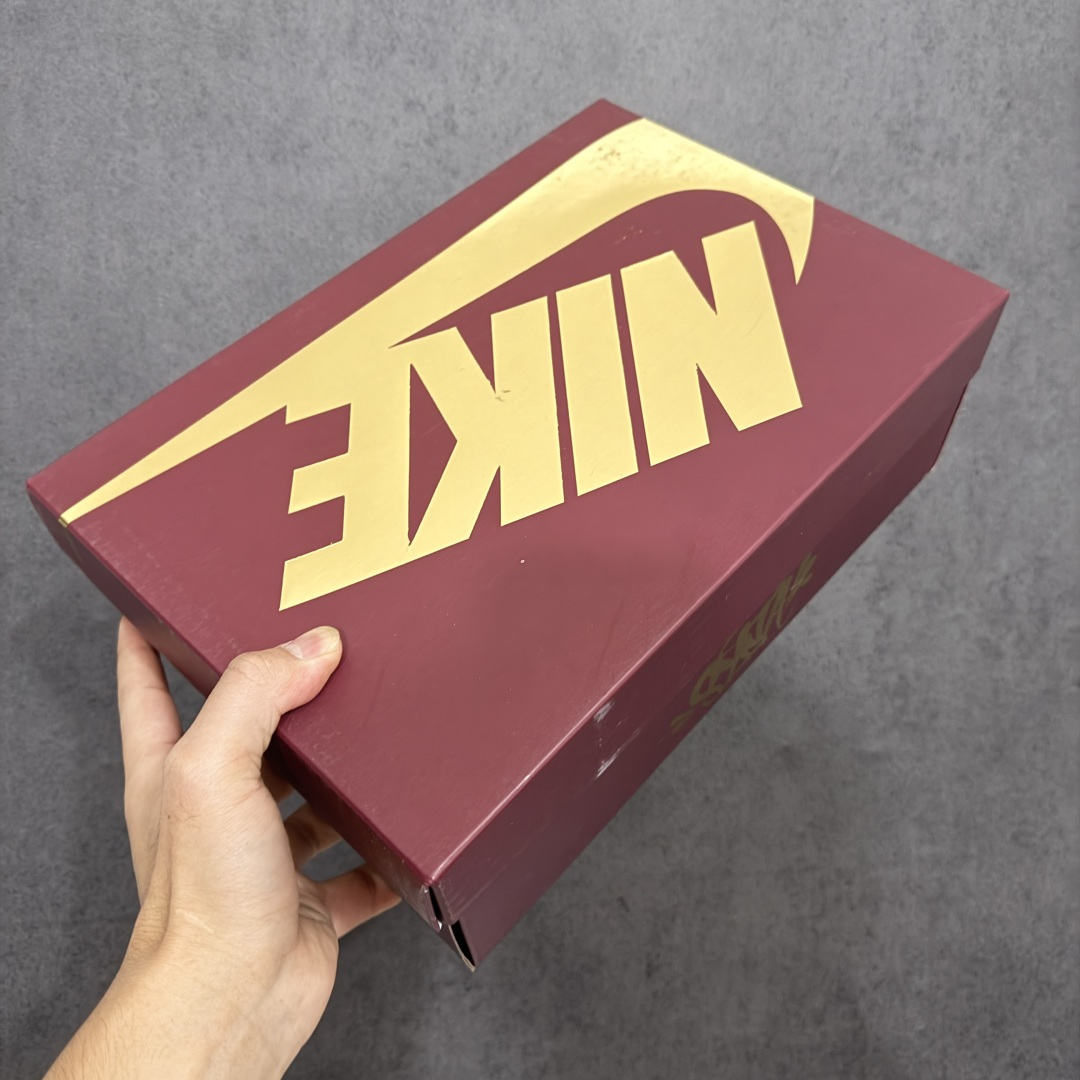 图片[12]-【GX纯原】Nike × Central Cee Air Force 1 \’07 Low SP UK Exclusive 漆皮红 联名 IO9970-638 顶级空军 皮料质感可媲美原版 细节吊打市场其他代号版本 全鞋电脑针车 工整有序 原厂港宝加持完美还原灵魂版型 原盒原配从里到外百分百还原 原厂全头层原厂皮料 原标原盒 内置Sole气垫 中底白色背胶 中底划线 已经无限的接近公司 原厂楦头 原厂刺绣 后跟弧度修正 正确中底四线防伪 尺码：40 40.5 41 42 42.5 43 44 44.5 45 46 47.5 48.5-选品中心