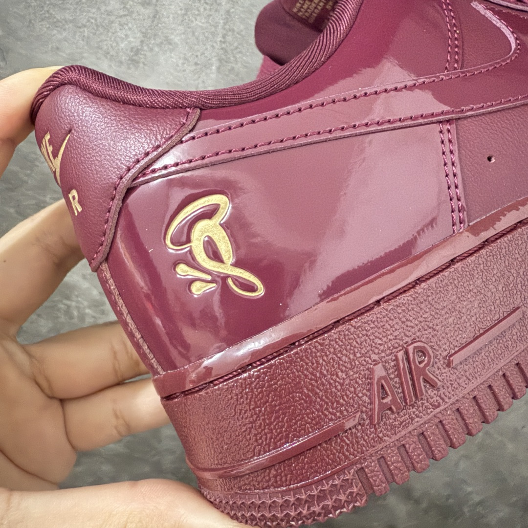 图片[3]-【GX纯原】Nike × Central Cee Air Force 1 \’07 Low SP UK Exclusive 漆皮红 联名 IO9970-638 顶级空军 皮料质感可媲美原版 细节吊打市场其他代号版本 全鞋电脑针车 工整有序 原厂港宝加持完美还原灵魂版型 原盒原配从里到外百分百还原 原厂全头层原厂皮料 原标原盒 内置Sole气垫 中底白色背胶 中底划线 已经无限的接近公司 原厂楦头 原厂刺绣 后跟弧度修正 正确中底四线防伪 尺码：40 40.5 41 42 42.5 43 44 44.5 45 46 47.5 48.5-选品中心