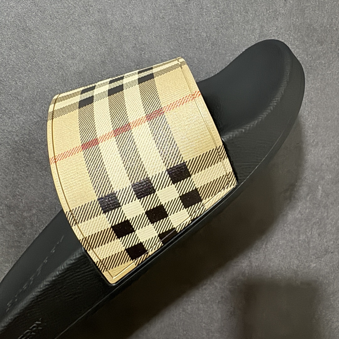 图片[8]-【公司级】BURBERRY经典格子拖鞋一字拖 专柜新款拖鞋饰有品牌字母立体徽标，以及首席创意总监 Riccardo Tisci 的 Burberry 首秀系列名称「Kingdom」 尺码指南 原板一比一，图案5D打印，鞋面：100%环保聚胺脂 ，鞋底：100%橡胶 套穿式设计 货号：12802 02 尺码：39-45-选品中心