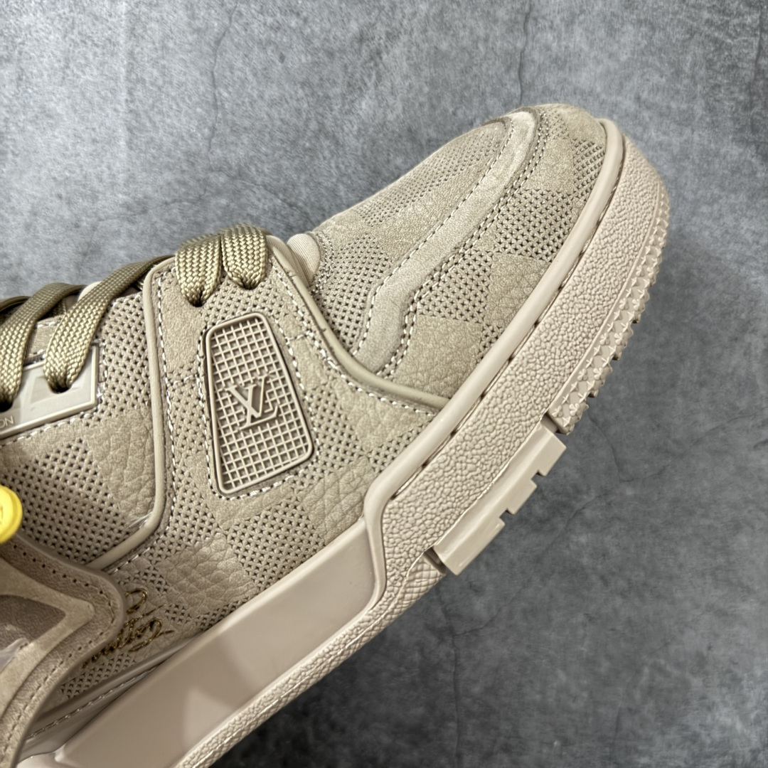 图片[6]-【佛山顶级超A版】Louis Vuitton LV Trainer系列 卡其吊牌 仓库现货 当天可取 私人订单 专柜混卖零售专供 所有配色均为购买原版复刻 整体版型 皮料 市场独一无二 后跟版型都可以自行对比[机智]吊打市场所有货 怒甩十条街，欢迎拿市场各大工厂的货来对比！ 鞋舌烫金超正 压印程度秒杀市面90%以上的高端货 新配色陆续开发出货 尺码：39-45-选品中心