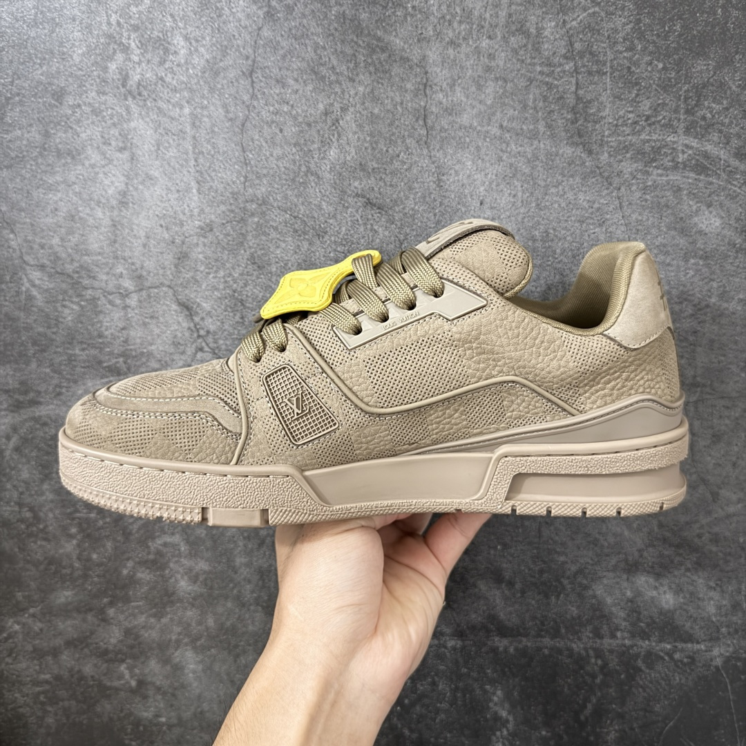 图片[2]-【佛山顶级超A版】Louis Vuitton LV Trainer系列 卡其吊牌 仓库现货 当天可取 私人订单 专柜混卖零售专供 所有配色均为购买原版复刻 整体版型 皮料 市场独一无二 后跟版型都可以自行对比[机智]吊打市场所有货 怒甩十条街，欢迎拿市场各大工厂的货来对比！ 鞋舌烫金超正 压印程度秒杀市面90%以上的高端货 新配色陆续开发出货 尺码：39-45-选品中心